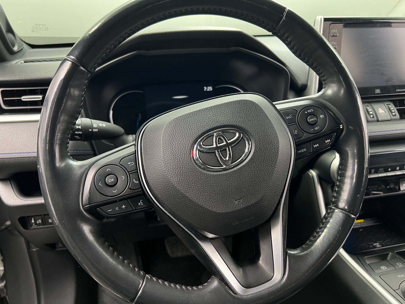 Thumbnail: 2020 Toyota RAV4 - 4