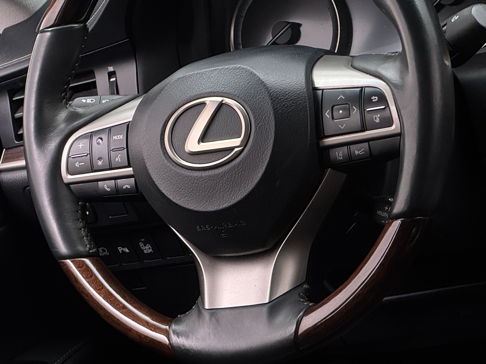 Thumbnail: 2017 Lexus ES - 4