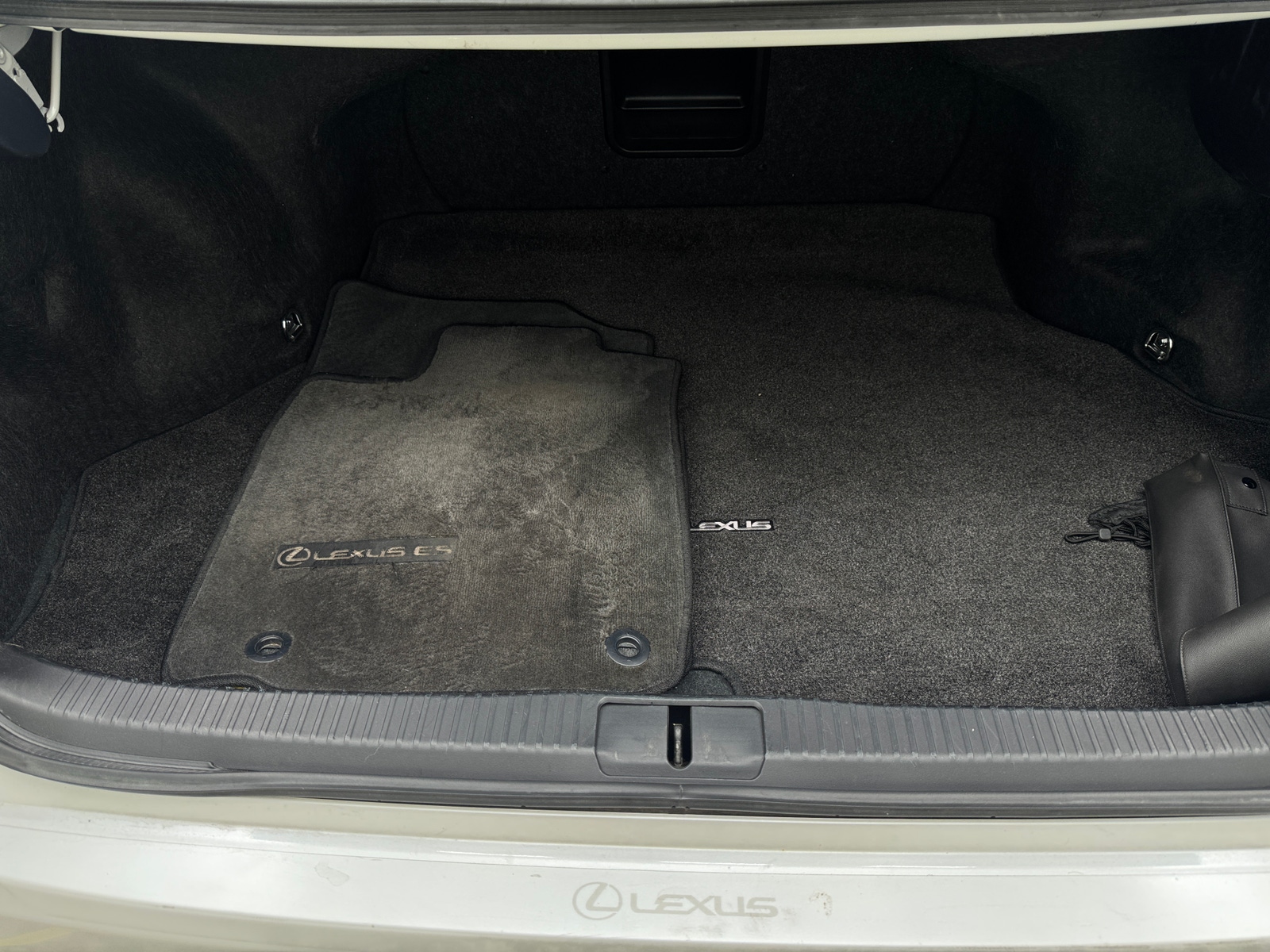 Thumbnail: 2017 Lexus ES - 6