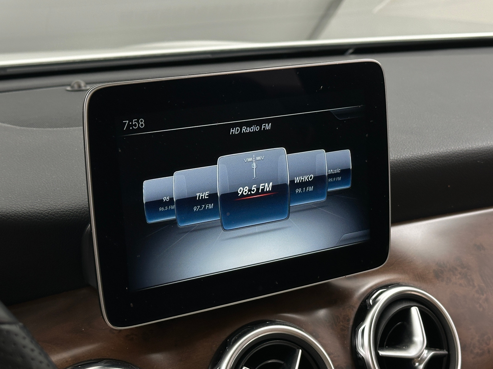 Thumbnail: 2020 Mercedes-Benz GLA - 3