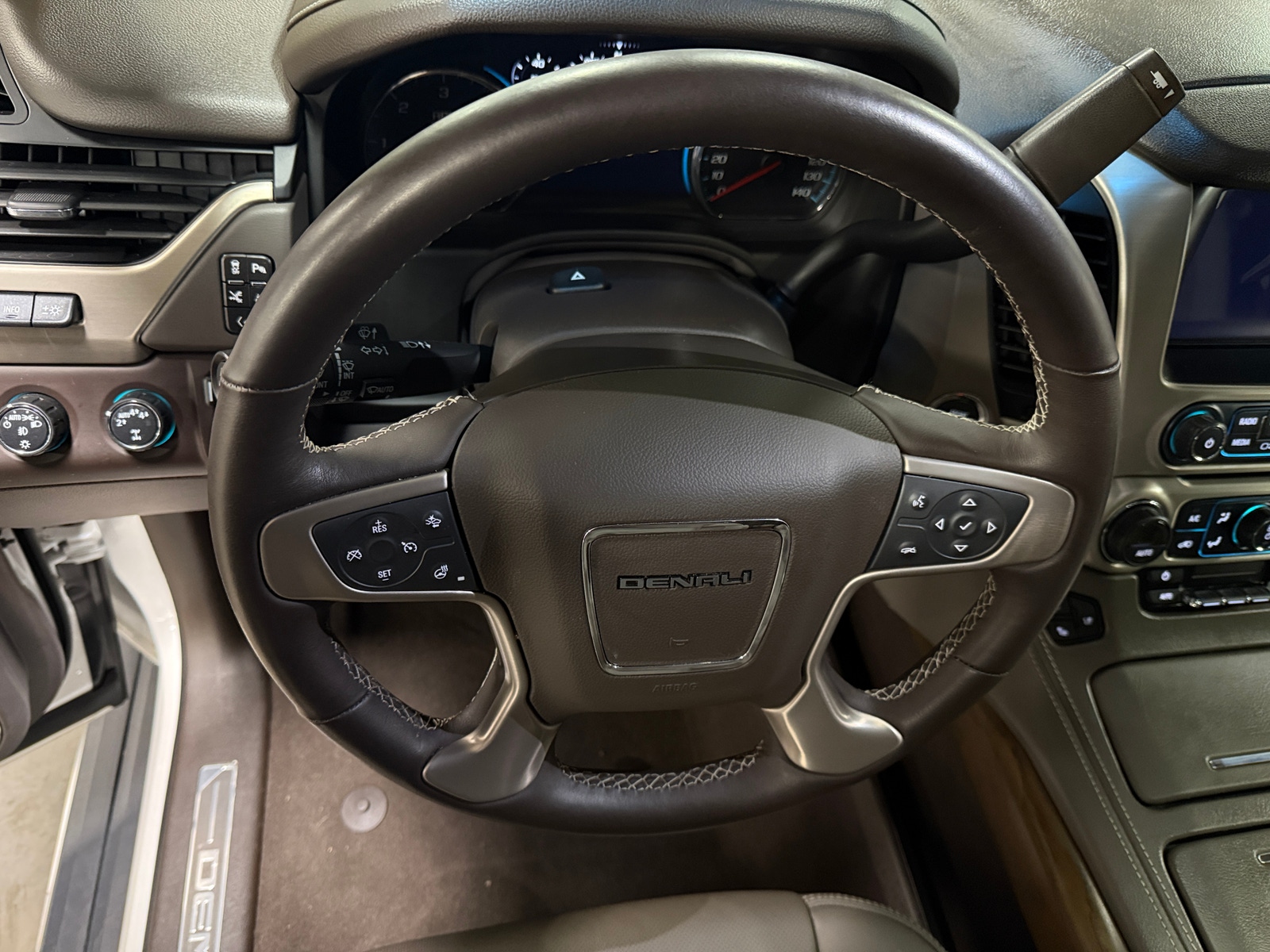 Thumbnail: 2019 GMC Yukon XL - 4