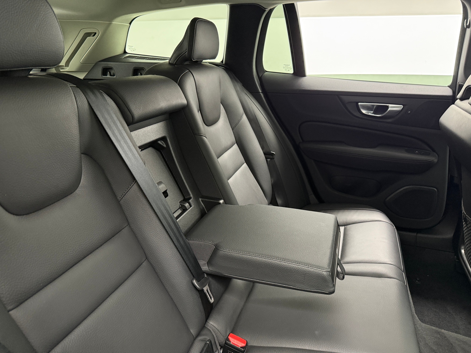 Thumbnail: 2025 Volvo V60 - 5