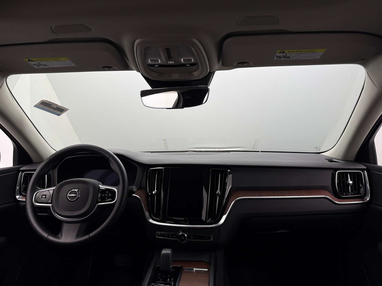 Thumbnail: 2025 Volvo V60 - 2