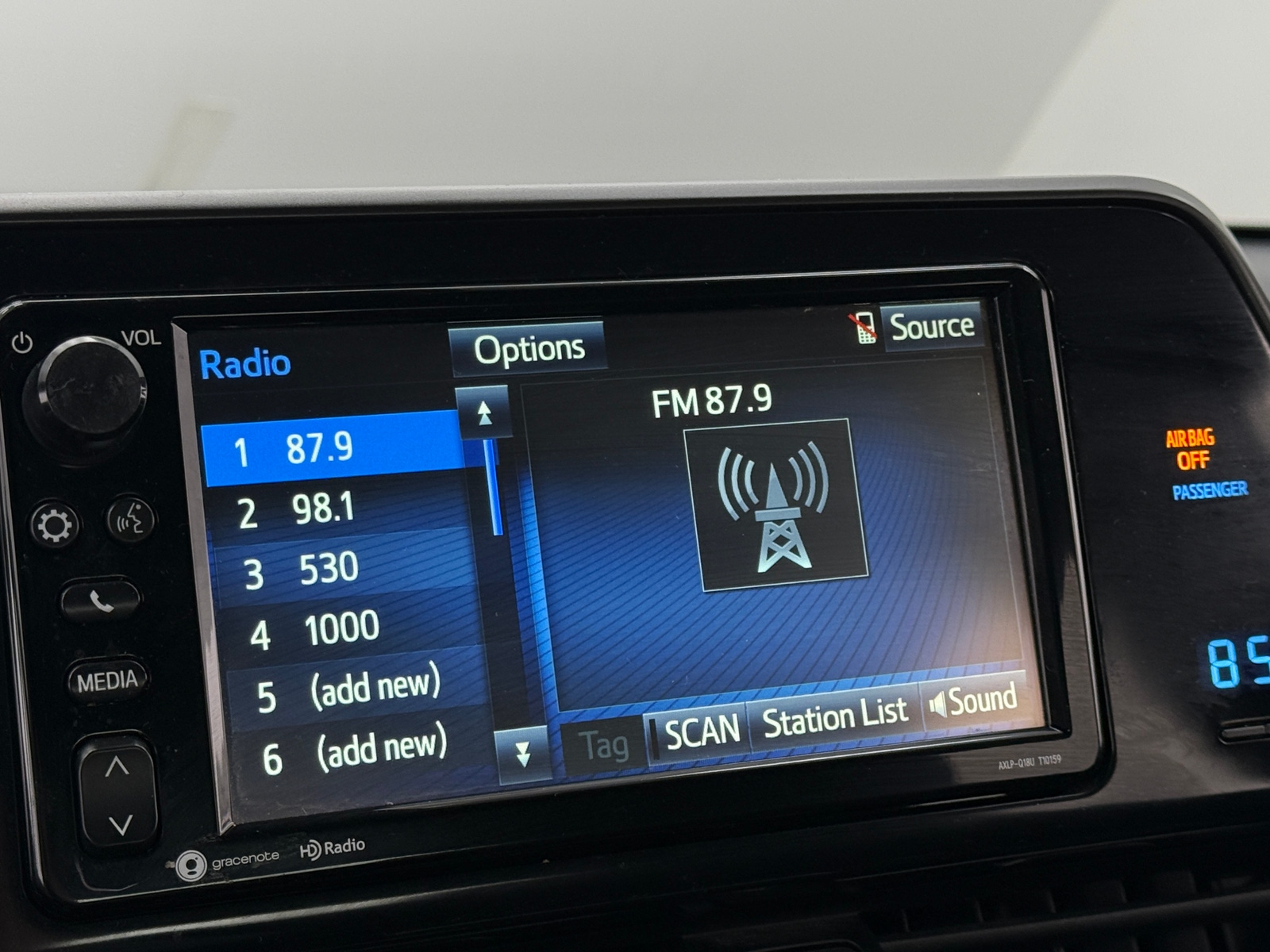 Thumbnail: 2018 Toyota C-HR - 4