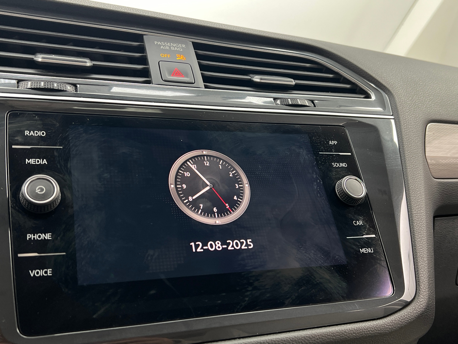 Thumbnail: 2020 Volkswagen Tiguan - 3