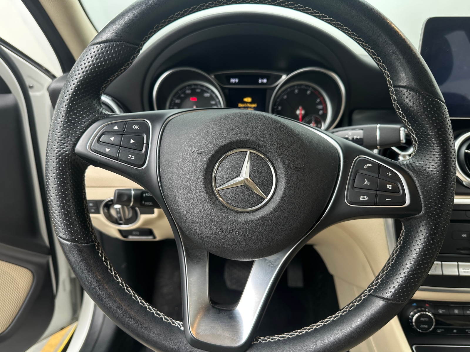 Thumbnail: 2020 Mercedes-Benz GLA - 4