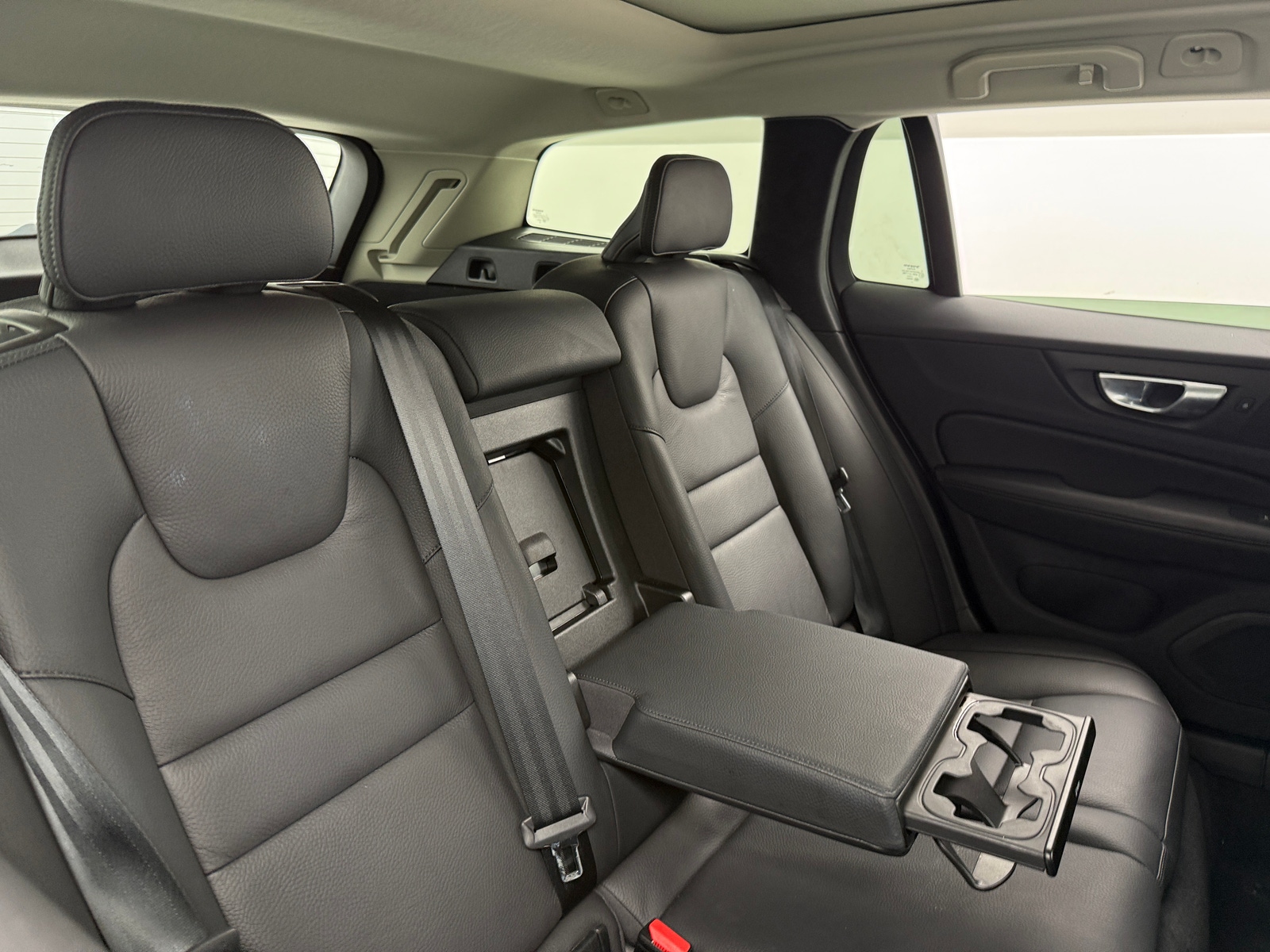 Thumbnail: 2025 Volvo V60 - 5