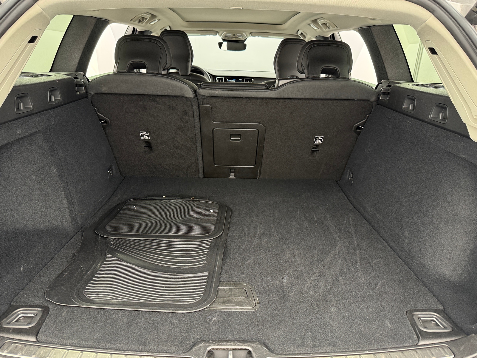 Thumbnail: 2025 Volvo V60 - 6