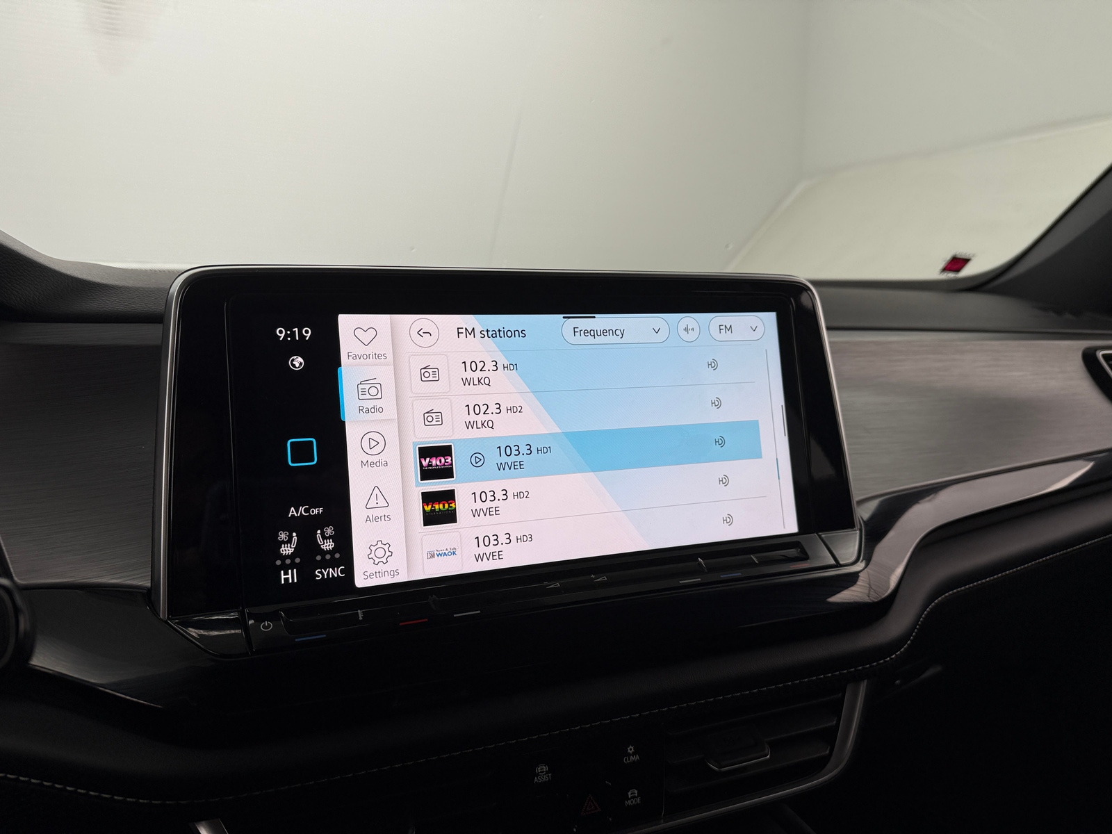 Thumbnail: 2024 Volkswagen Atlas - 3