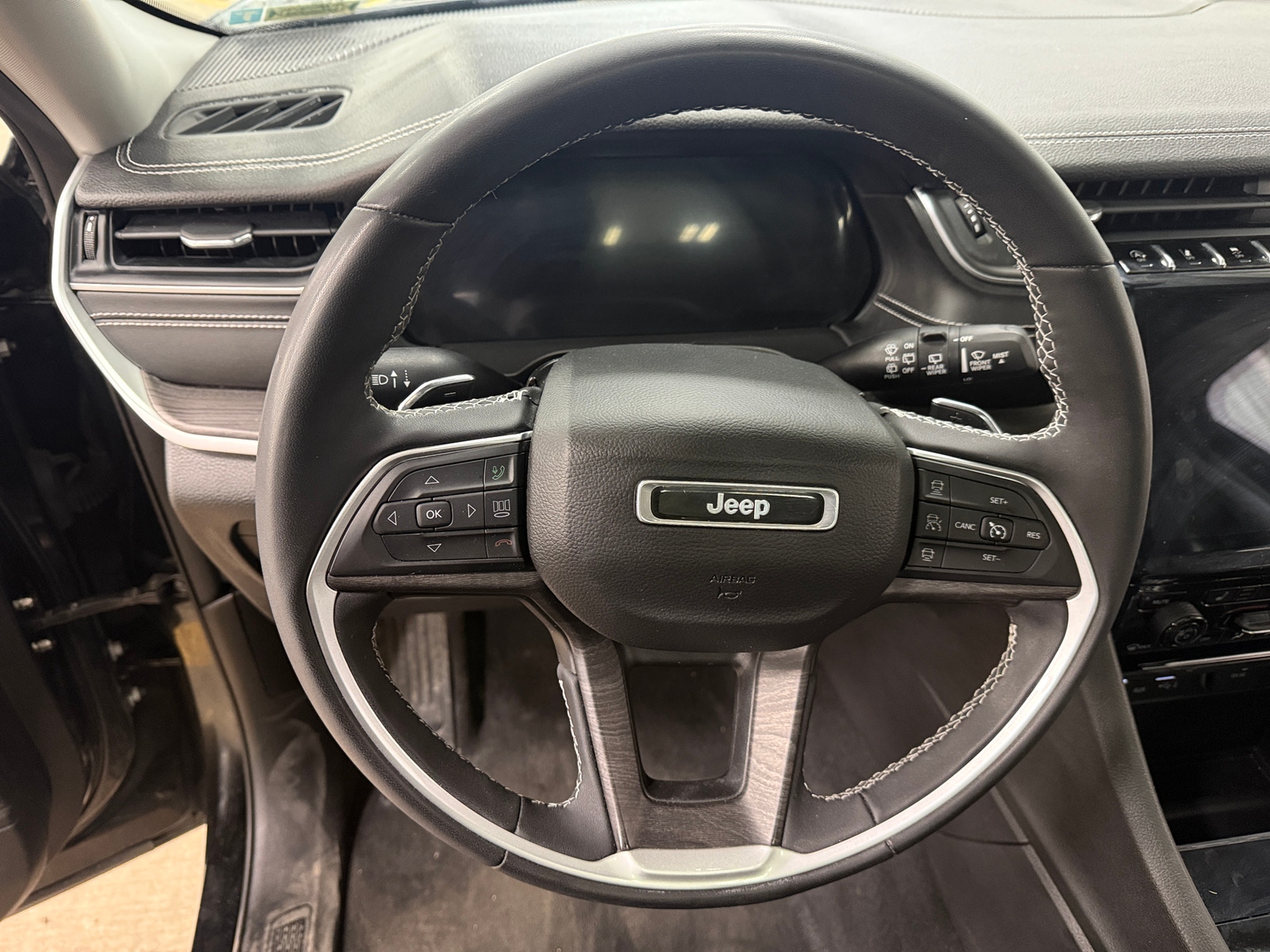 Thumbnail: 2023 Jeep Grand Cherokee - 4