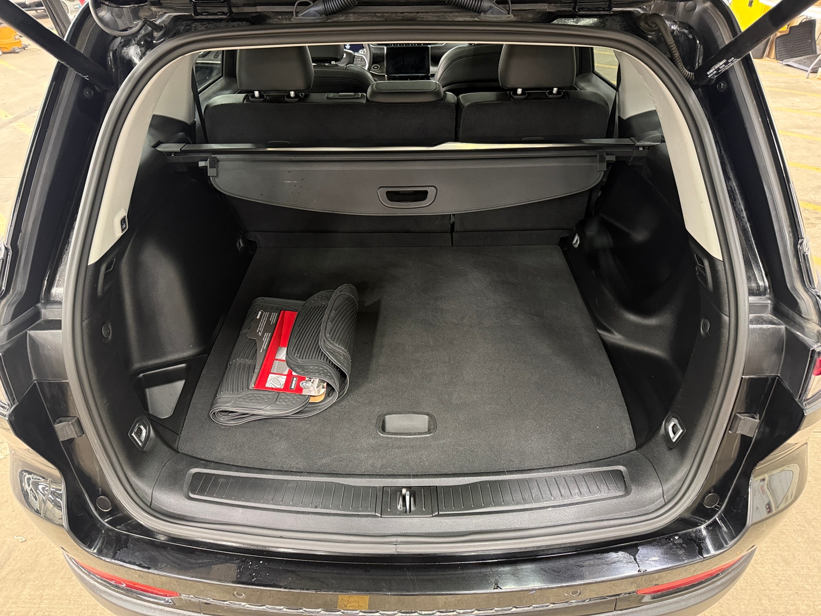 Thumbnail: 2023 Jeep Grand Cherokee - 6