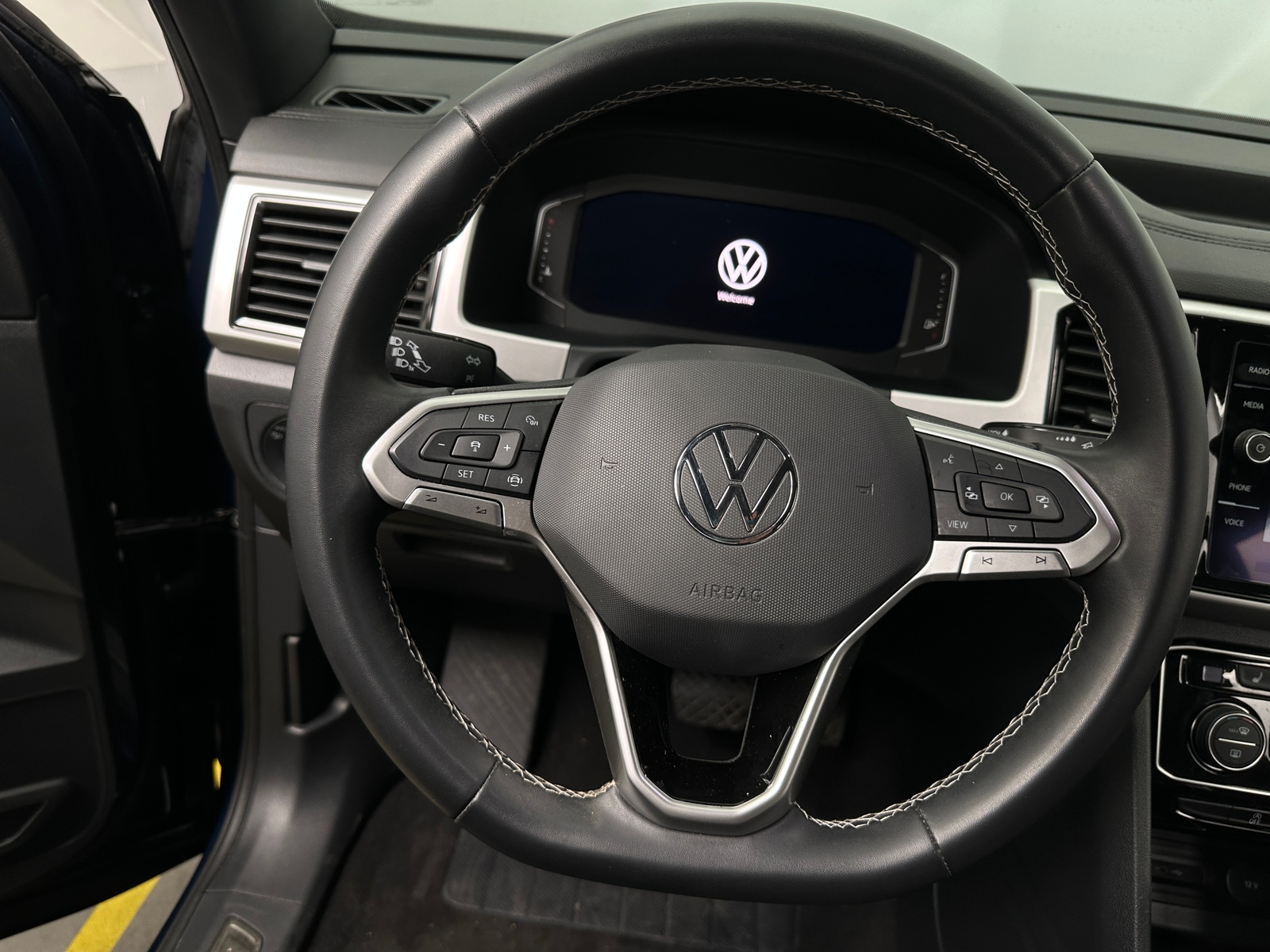 Thumbnail: 2022 Volkswagen Atlas - 4