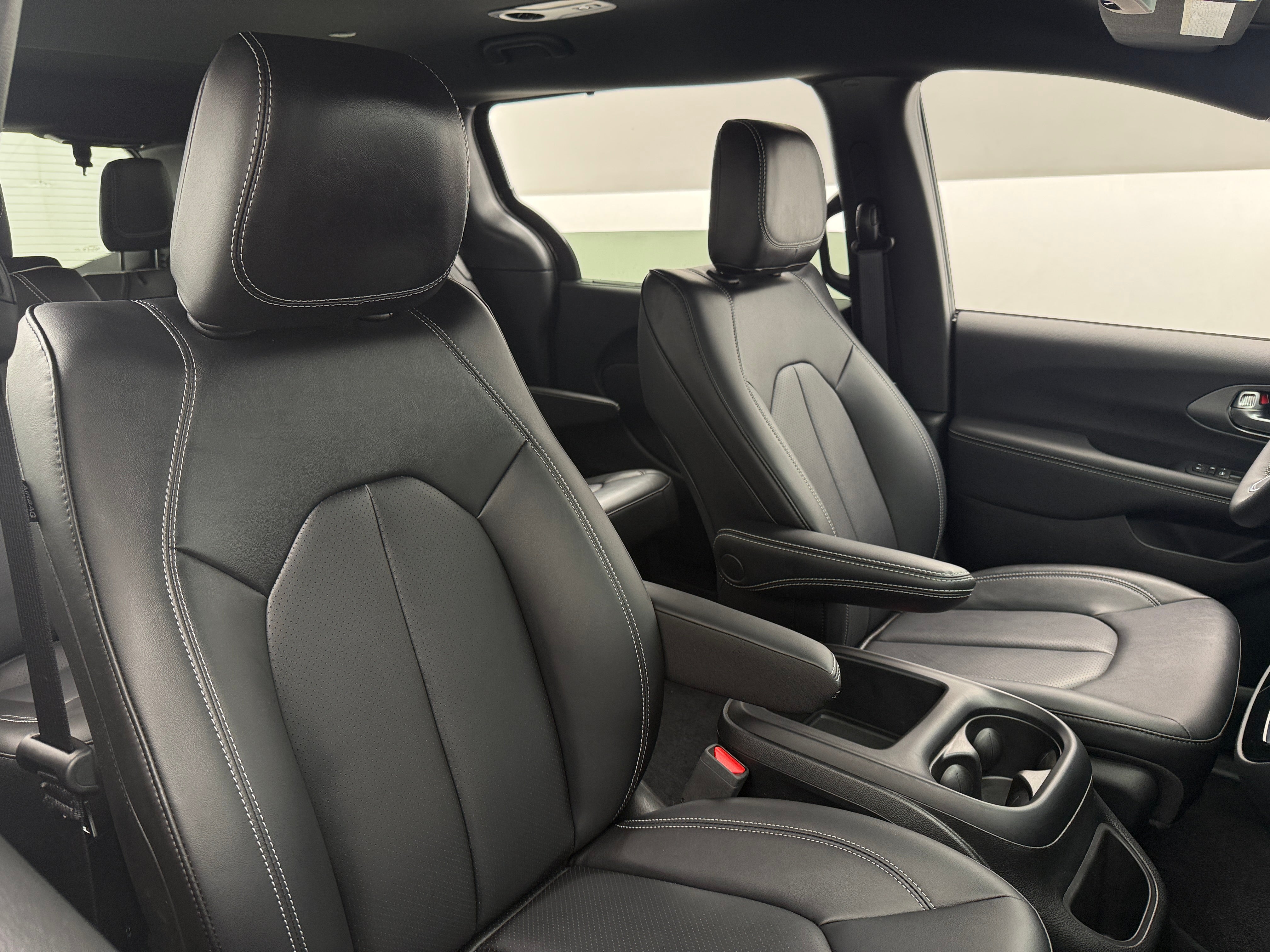 2025 Chrysler Voyager