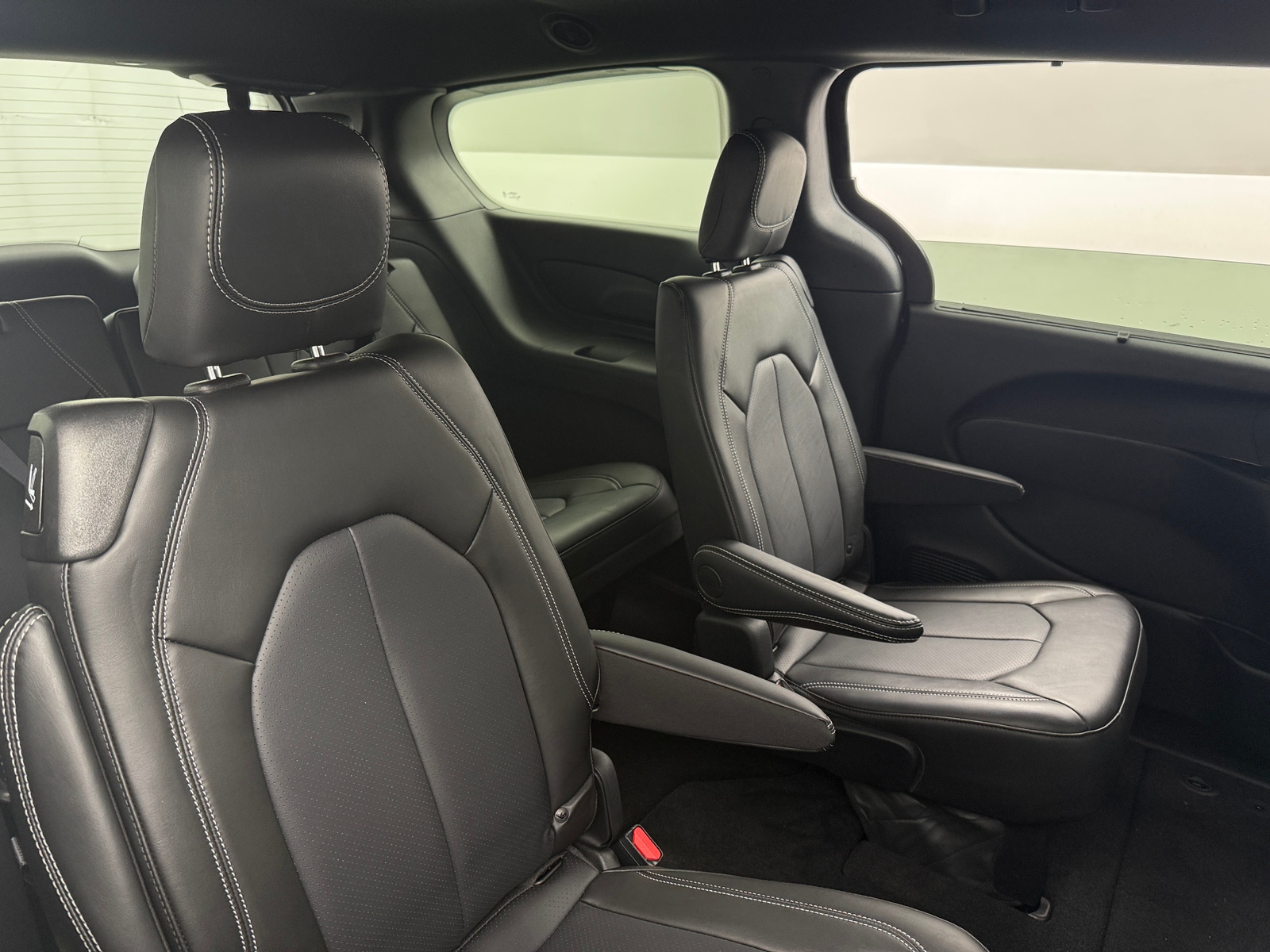 Thumbnail: 2025 Chrysler Voyager - 5