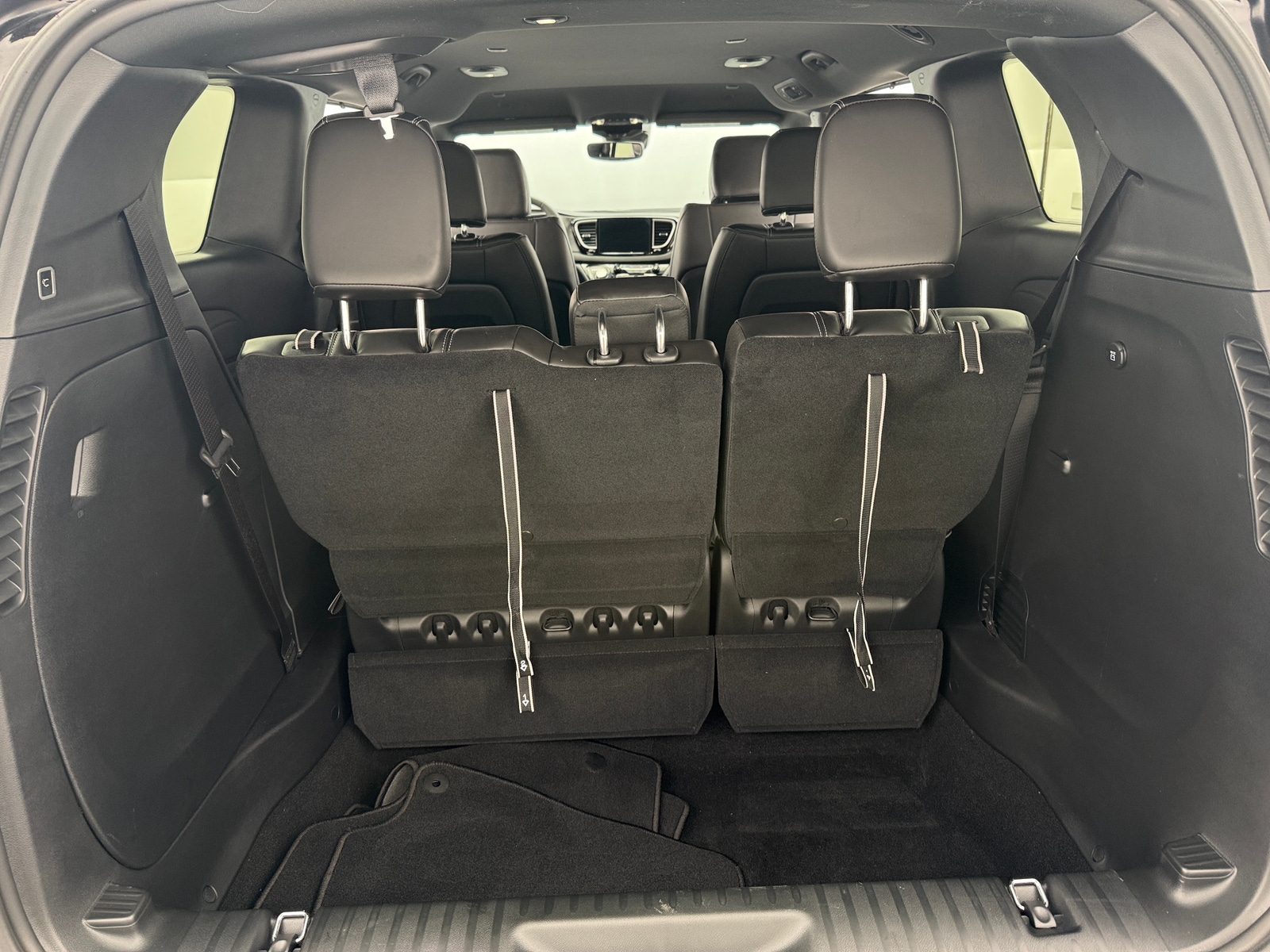 Thumbnail: 2025 Chrysler Voyager - 6