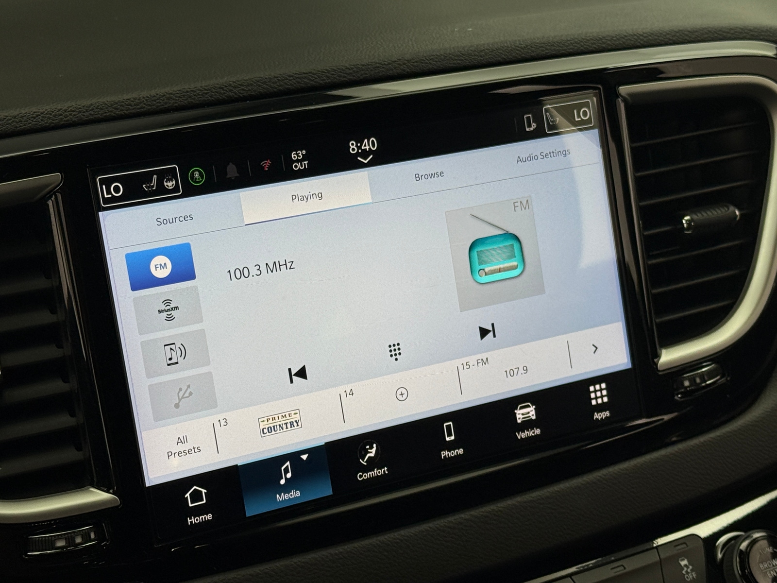 Thumbnail: 2025 Chrysler Voyager - 3