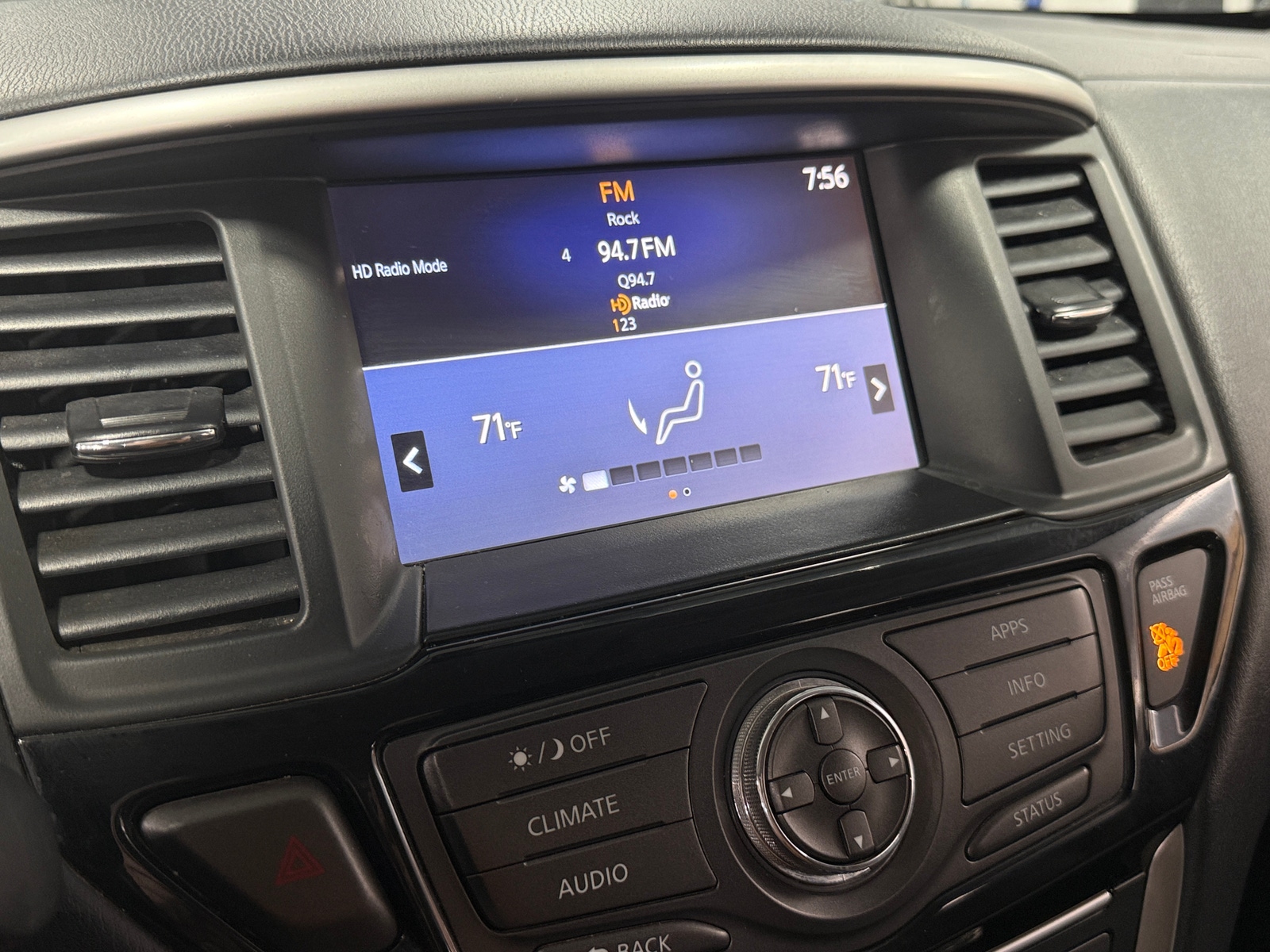 Thumbnail: 2017 Nissan Pathfinder - 4