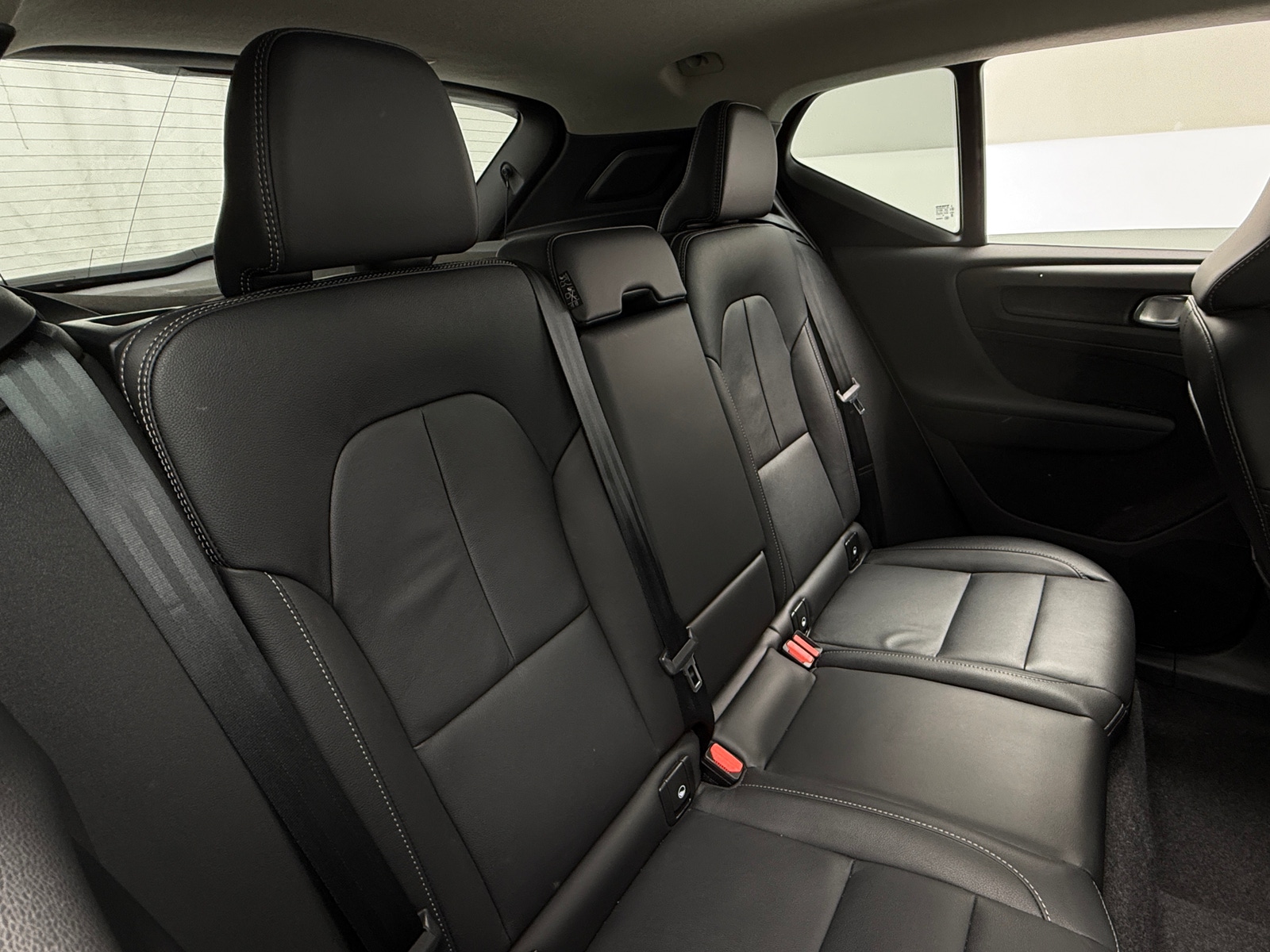 Thumbnail: 2025 Volvo XC40 - 6