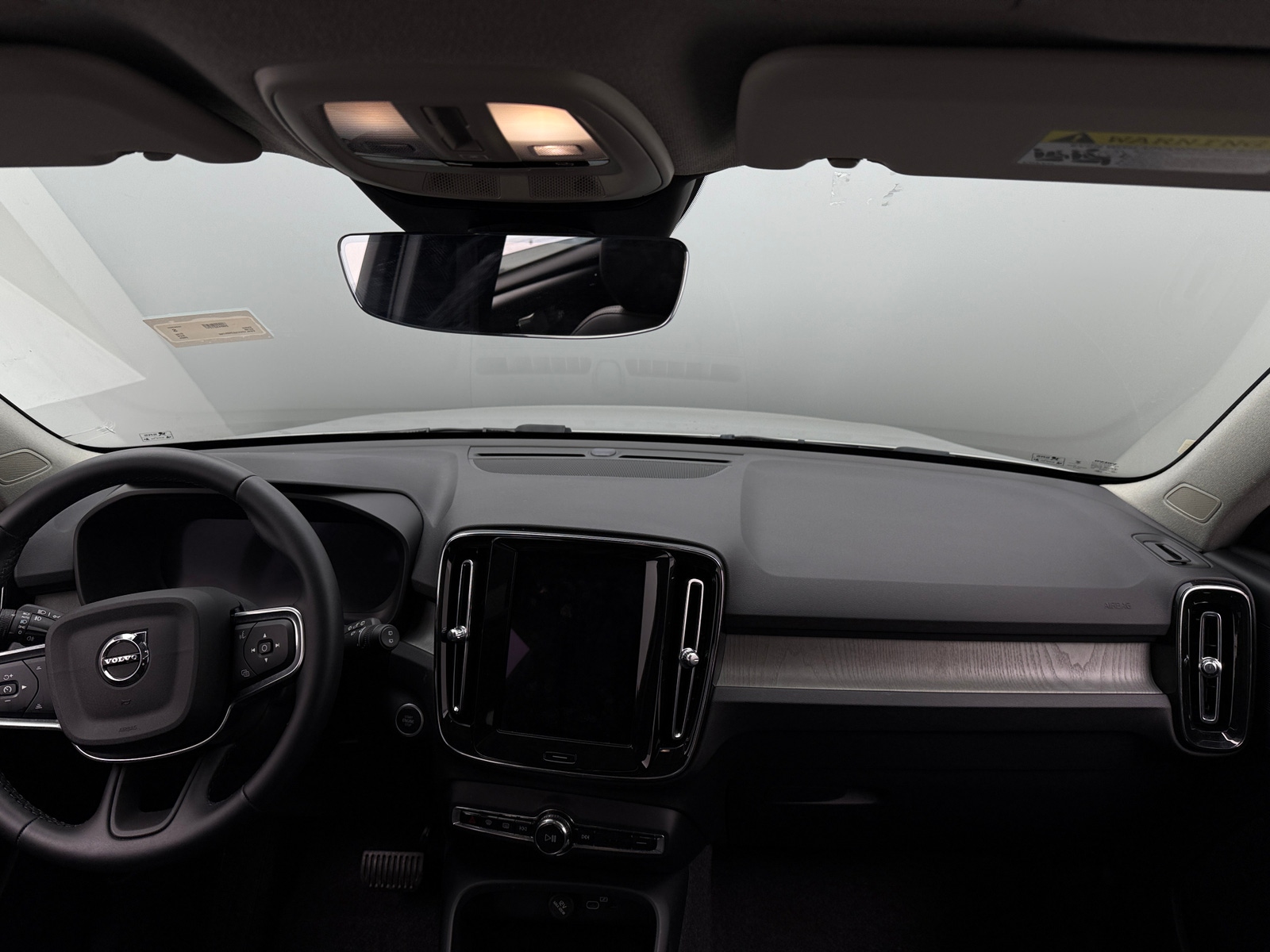 Thumbnail: 2025 Volvo XC40 - 3