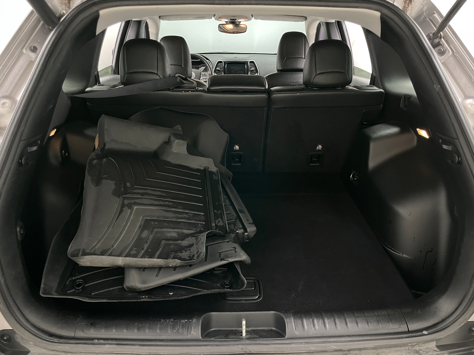 Thumbnail: 2019 Jeep Cherokee - 6