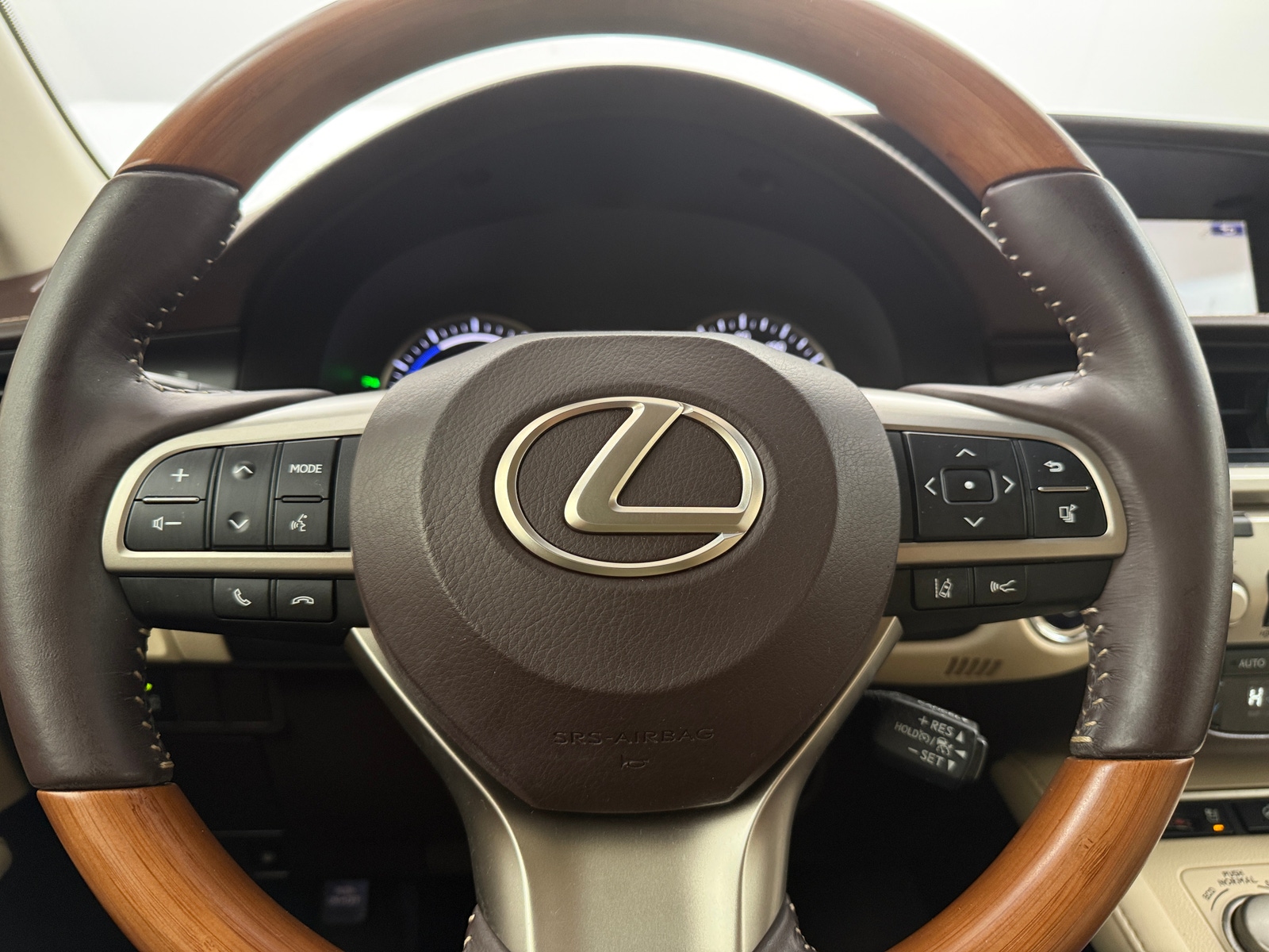 Thumbnail: 2016 Lexus ES - 5