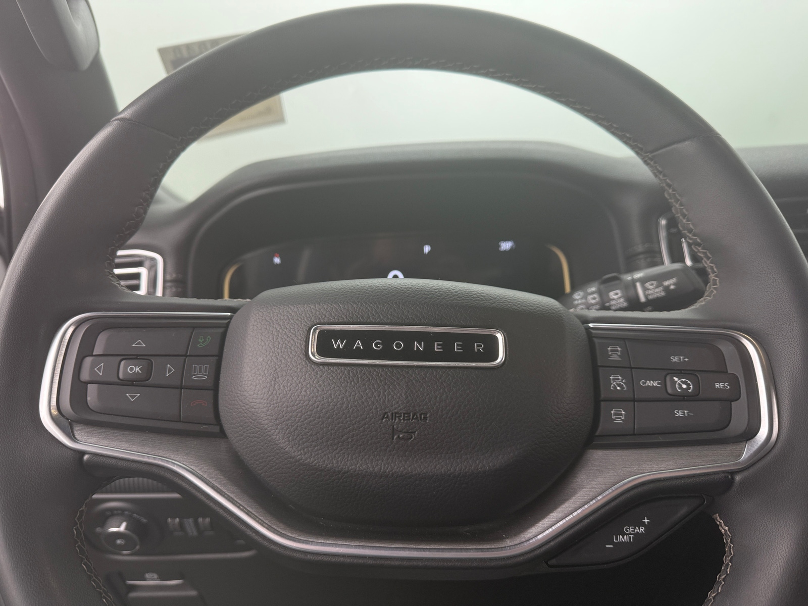 Thumbnail: 2022 Jeep Wagoneer - 4