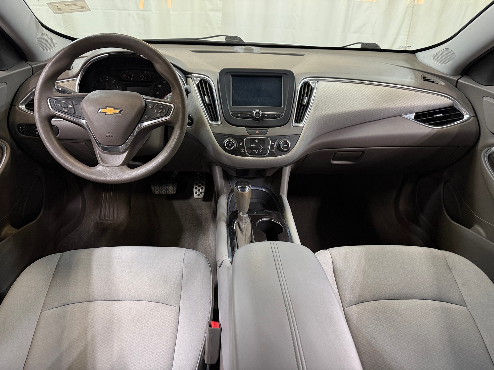 Thumbnail: 2016 Chevrolet Malibu - 3