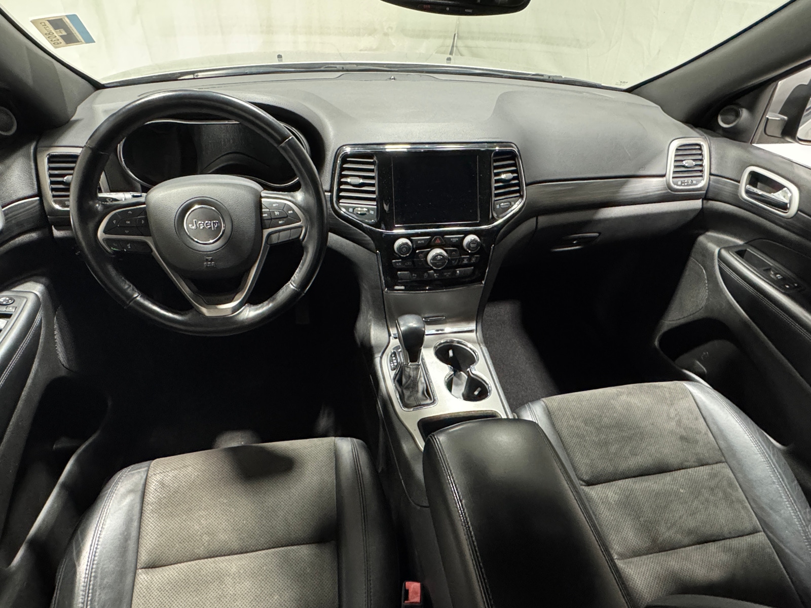 Thumbnail: 2020 Jeep Grand Cherokee - 3