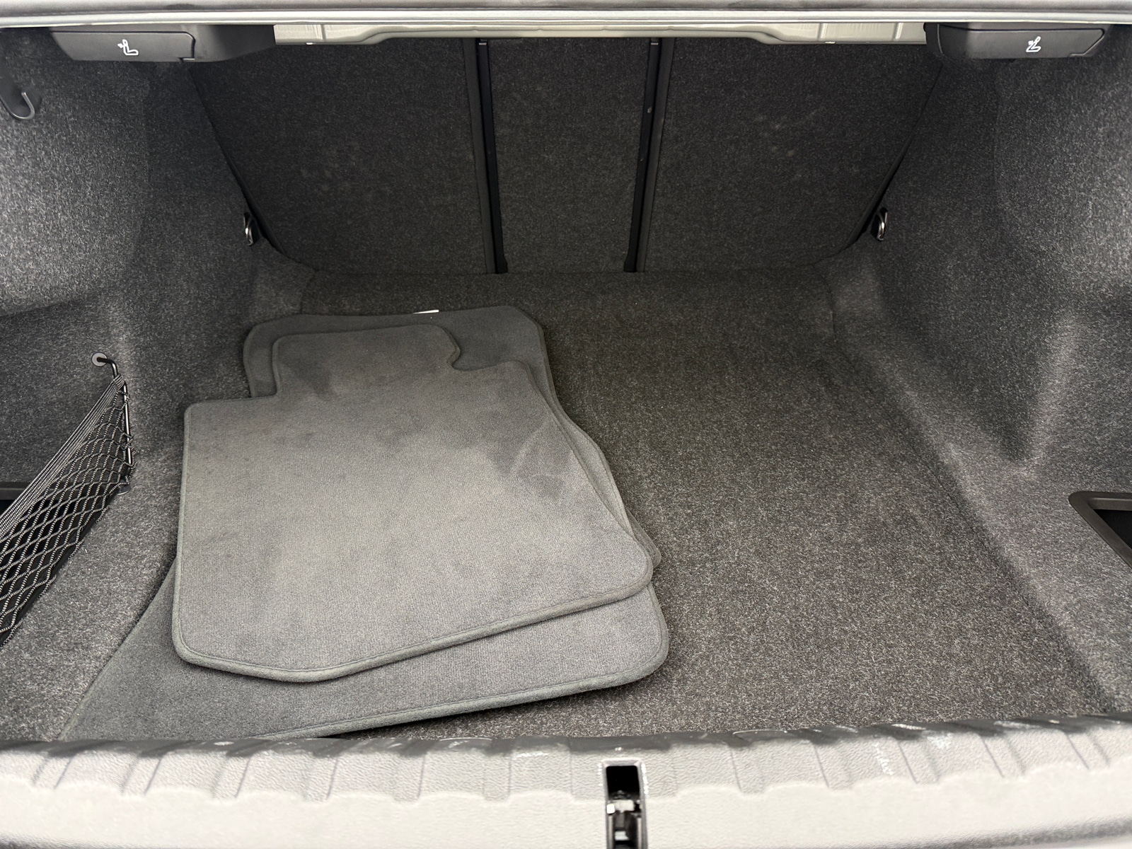 Thumbnail: 2025 BMW 4 Series - 4