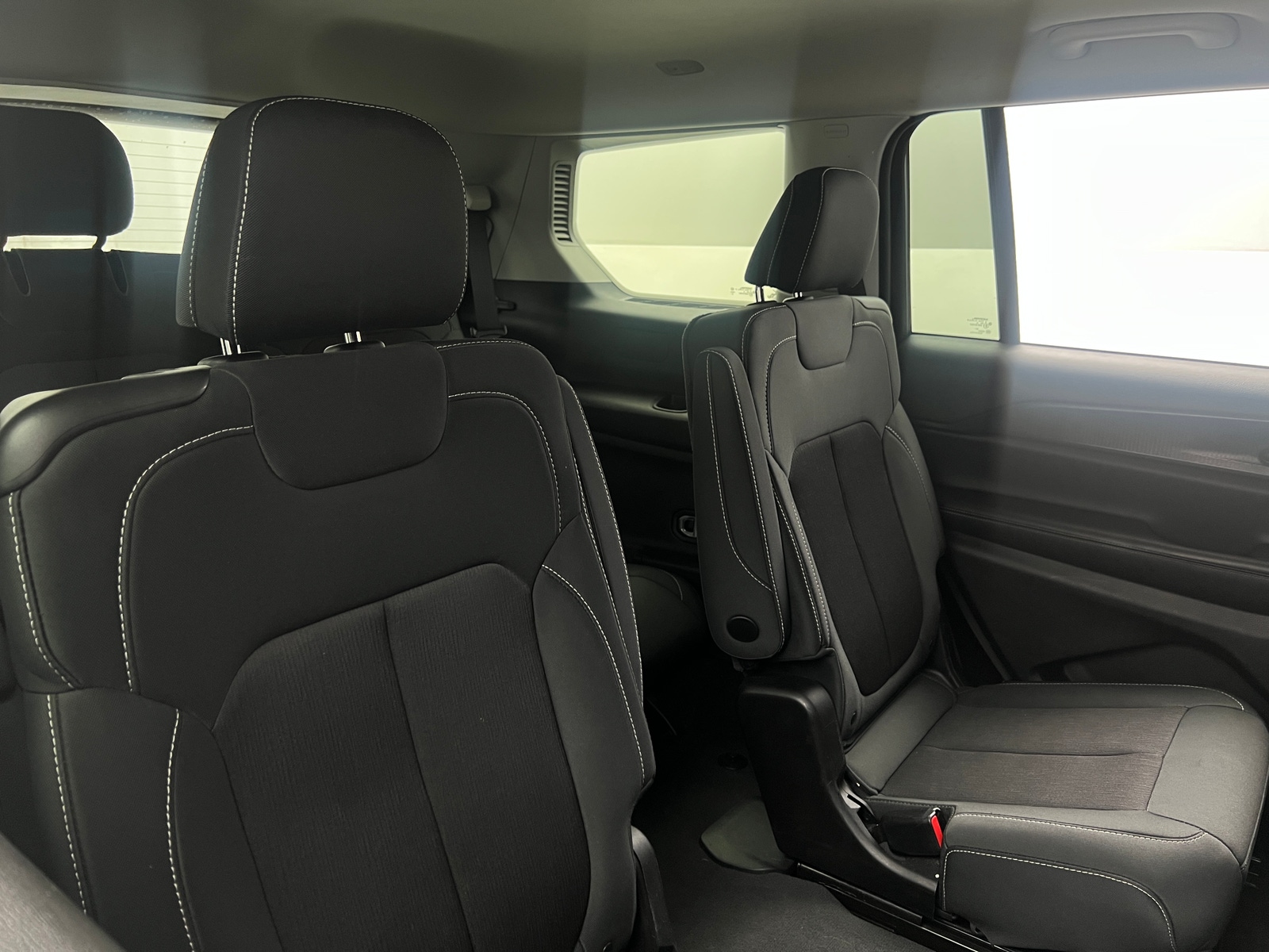 Thumbnail: 2023 Jeep Grand Cherokee L - 6