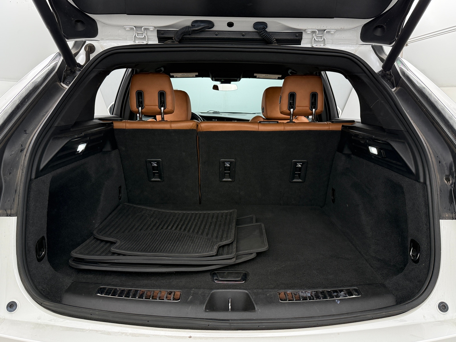 Thumbnail: 2019 Cadillac XT4 - 6