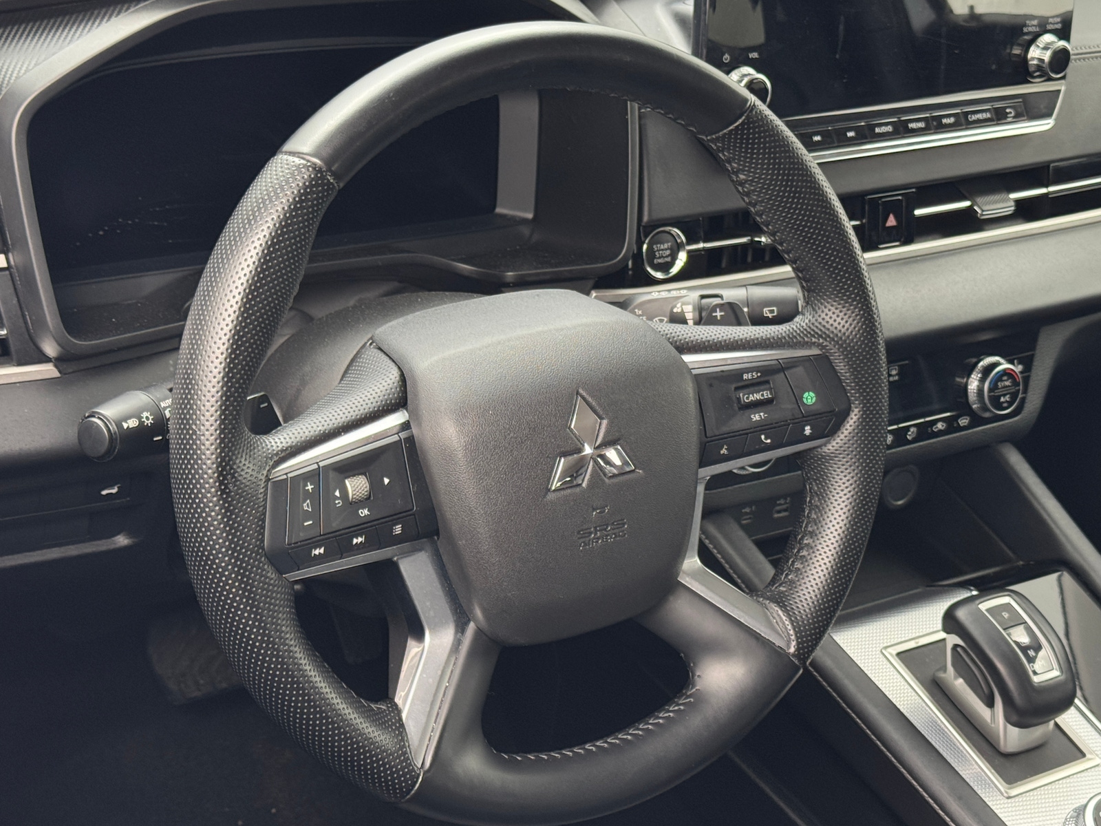 Thumbnail: 2024 Mitsubishi Outlander - 4