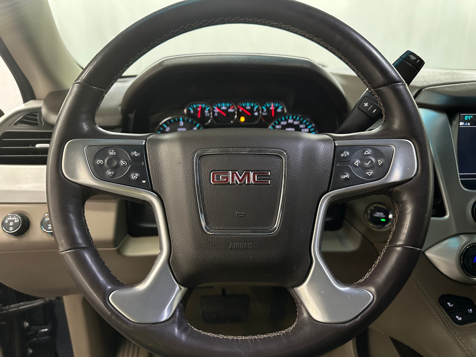 Thumbnail: 2018 GMC Yukon XL - 4