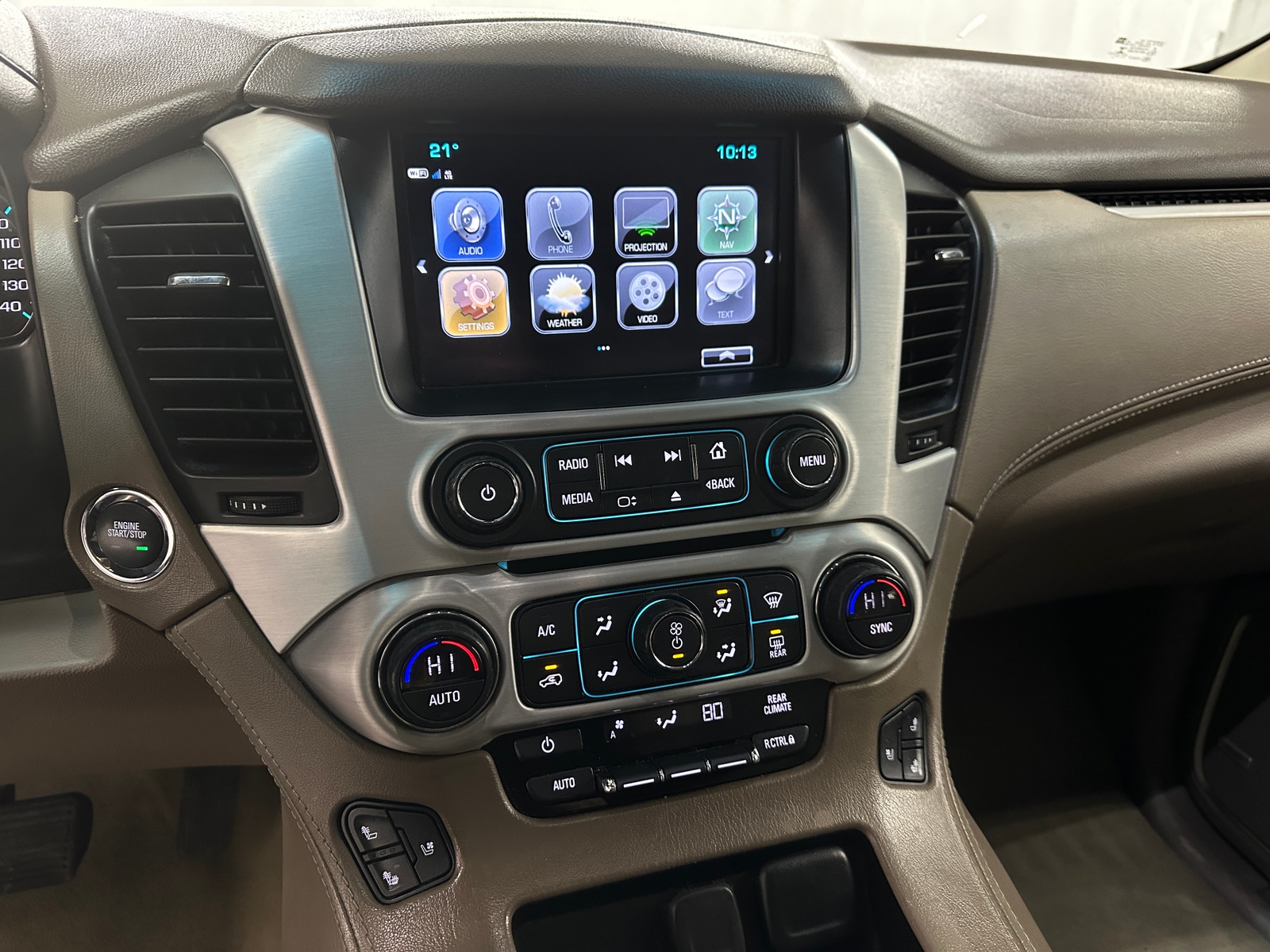 Thumbnail: 2018 GMC Yukon XL - 3