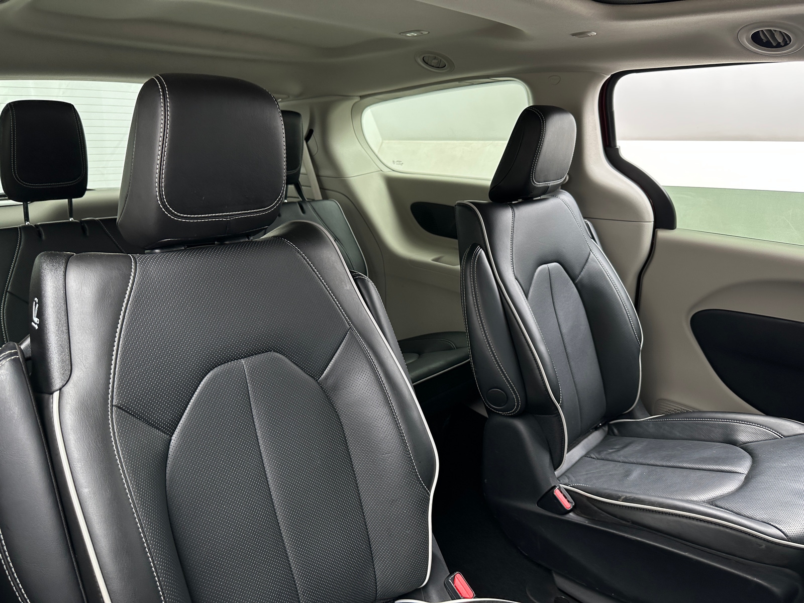 Thumbnail: 2022 Chrysler Pacifica - 5