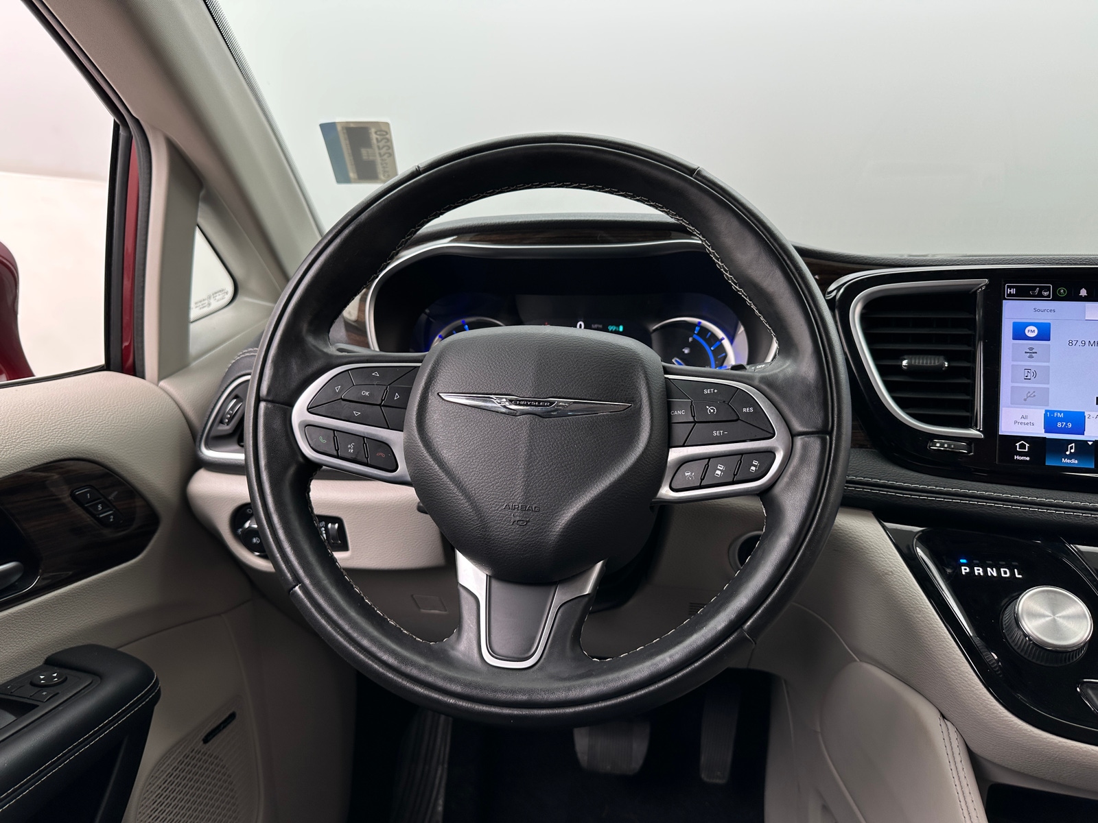 Thumbnail: 2022 Chrysler Pacifica - 4