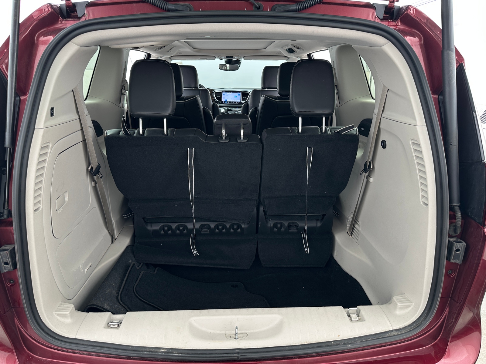 Thumbnail: 2022 Chrysler Pacifica - 6