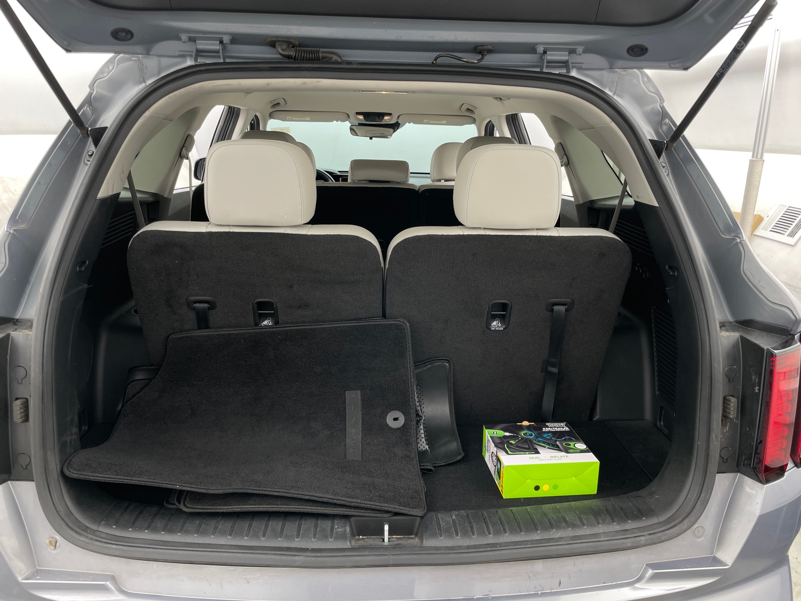 Thumbnail: 2023 Kia Sorento - 6