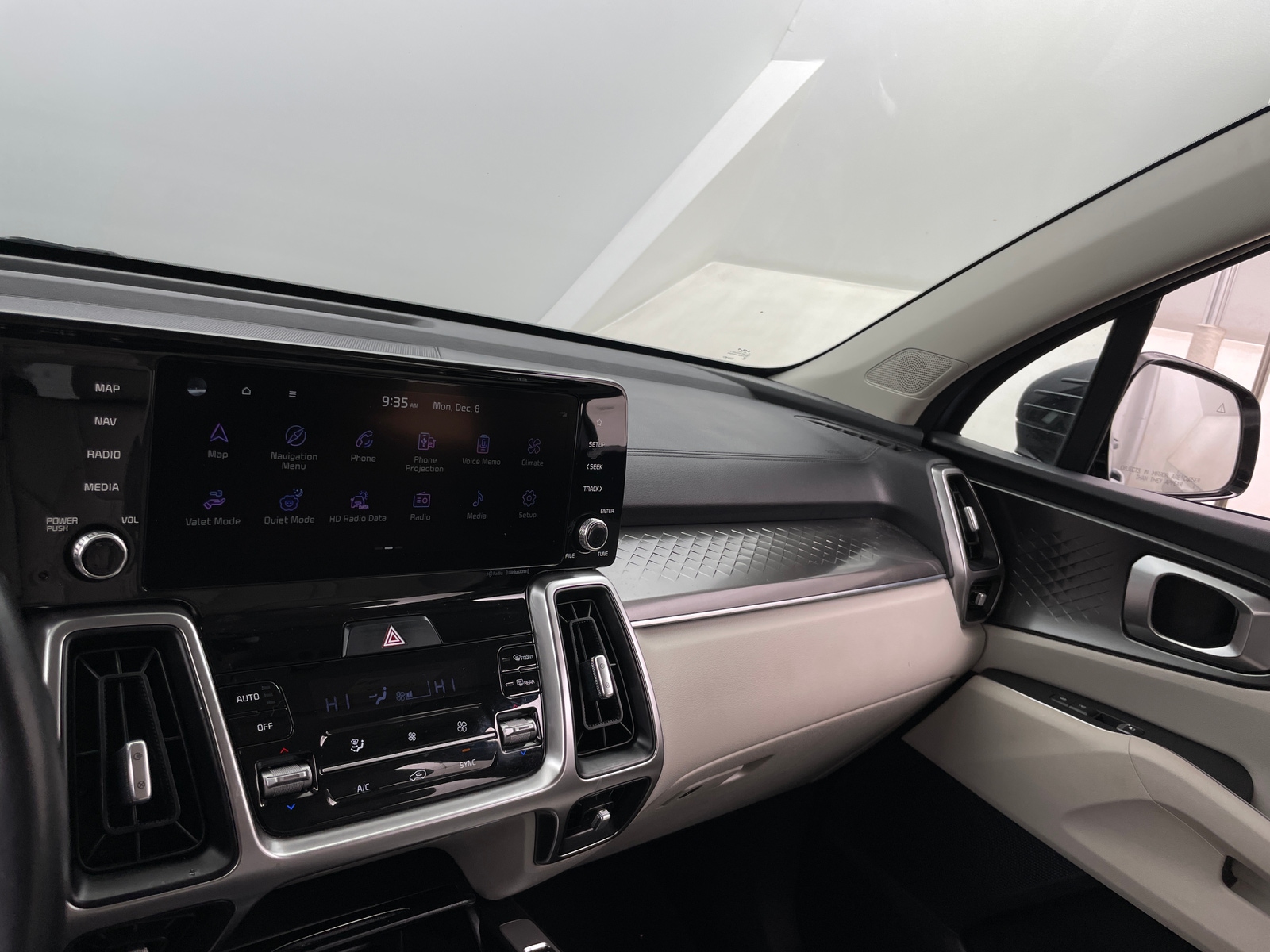 Thumbnail: 2023 Kia Sorento - 3