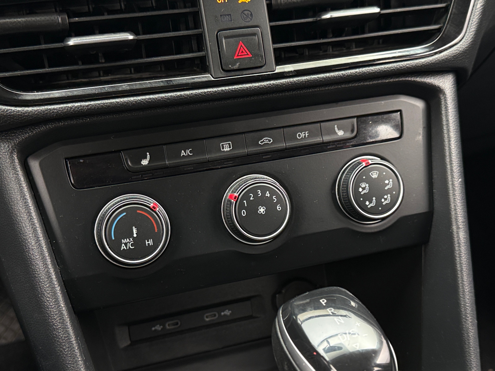 Thumbnail: 2022 Volkswagen Taos - 3