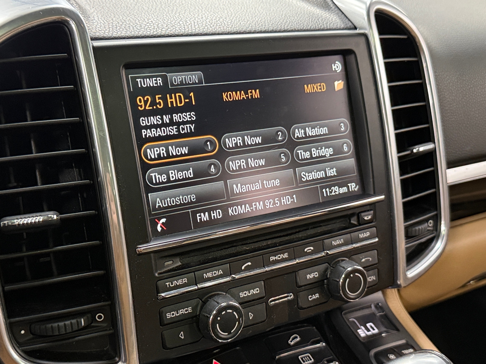 Thumbnail: 2016 Porsche Cayenne - 3