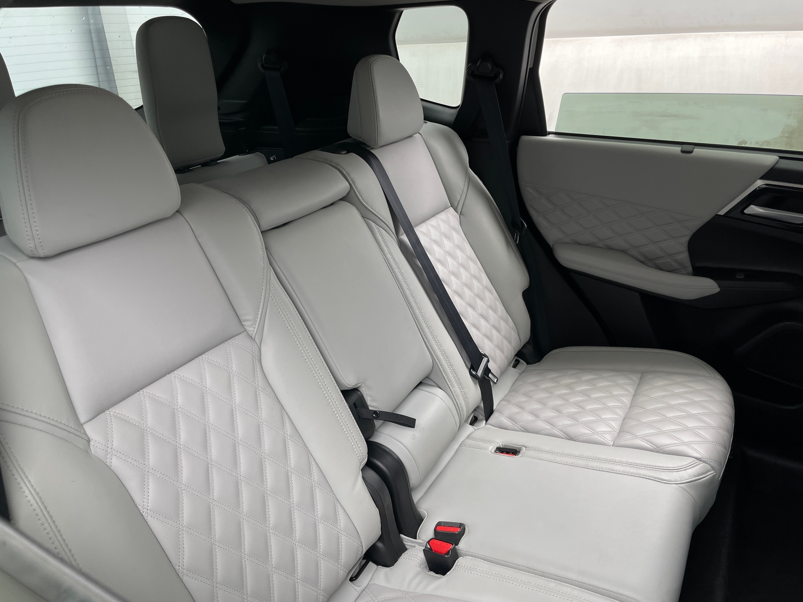 Thumbnail: 2024 Mitsubishi Outlander - 5