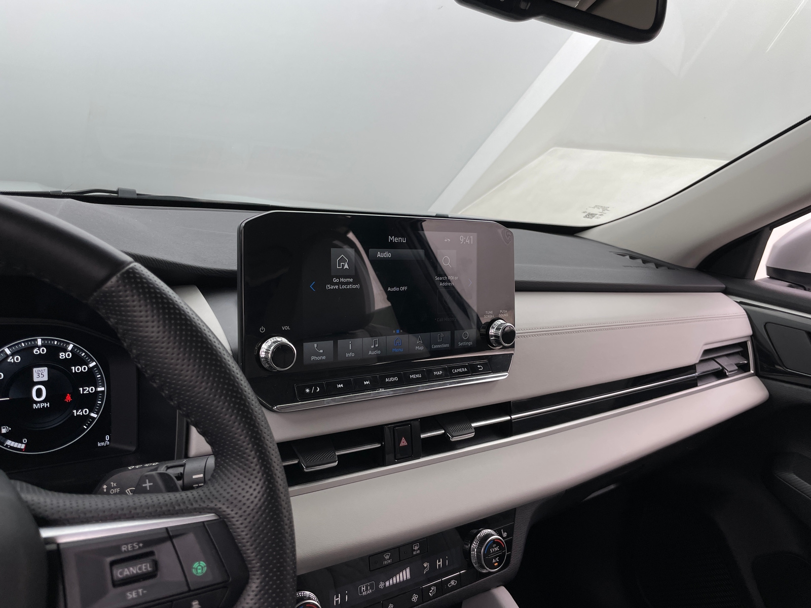 Thumbnail: 2024 Mitsubishi Outlander - 3