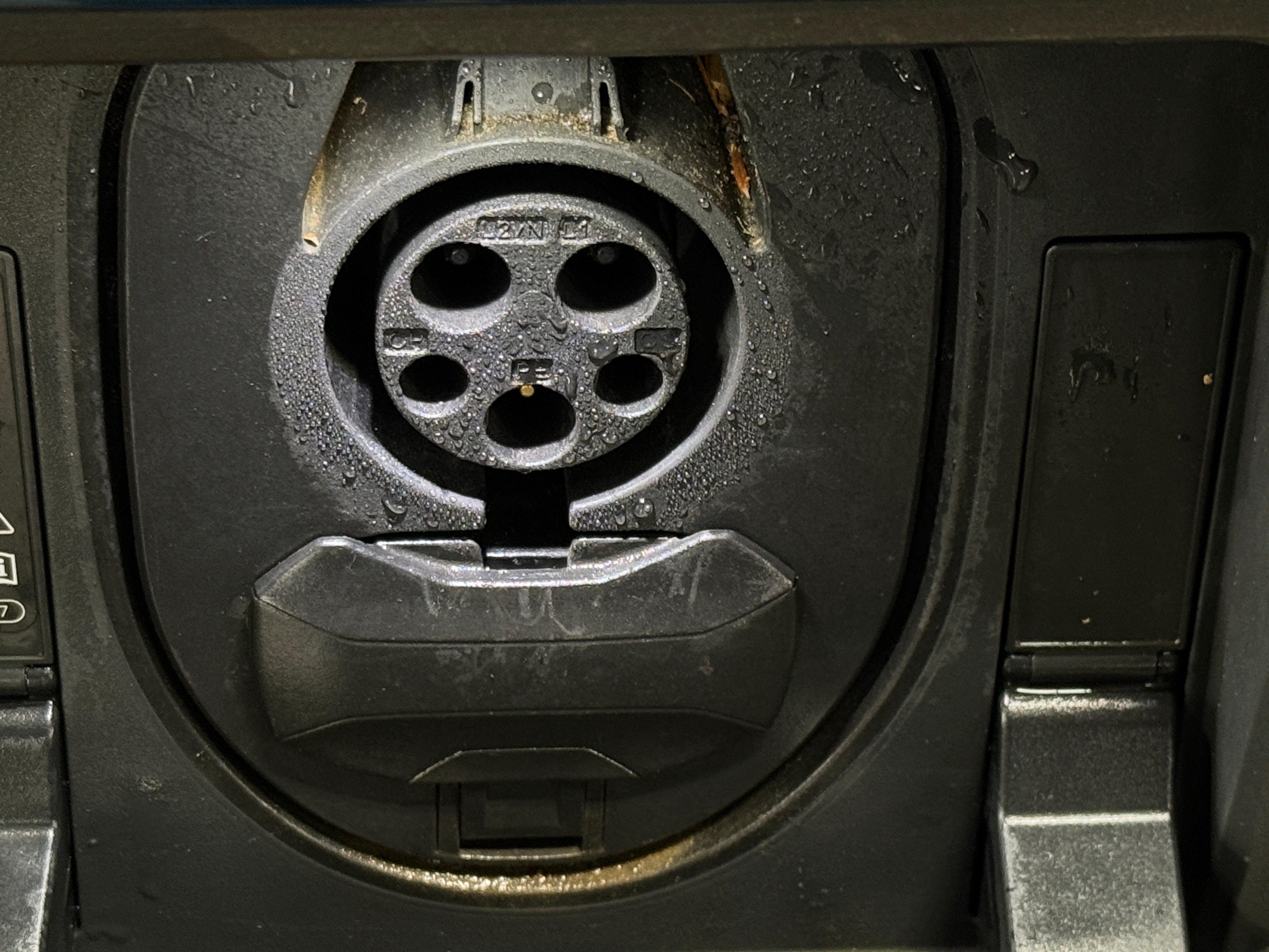 Used 2019 Audi e-tron Prestige with VIN WA1VABGE5KB013683 for sale in Oak Creek, WI