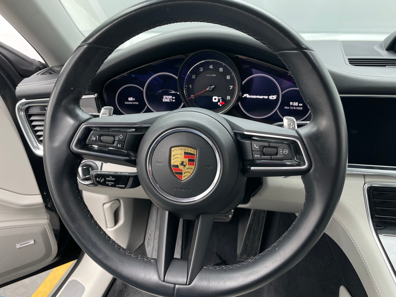 Thumbnail: 2022 Porsche Panamera - 4