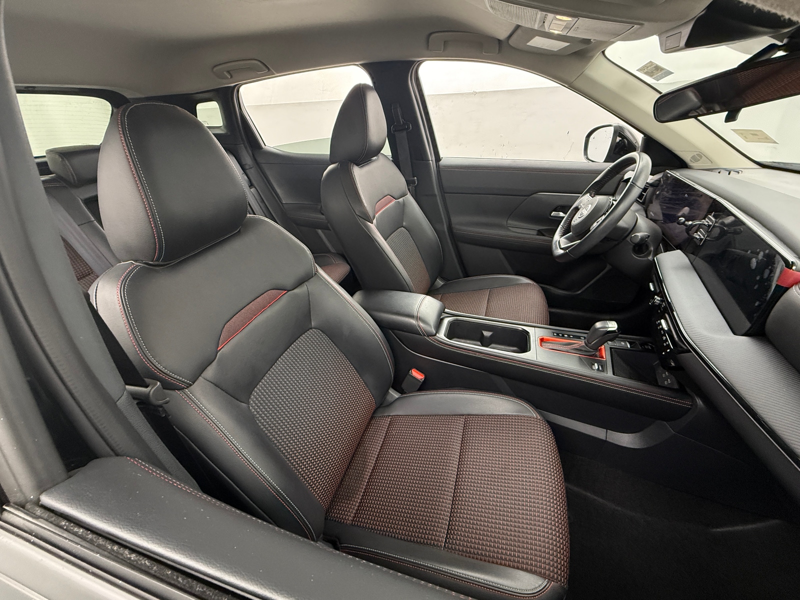 Thumbnail: 2025 Nissan Kicks - 2