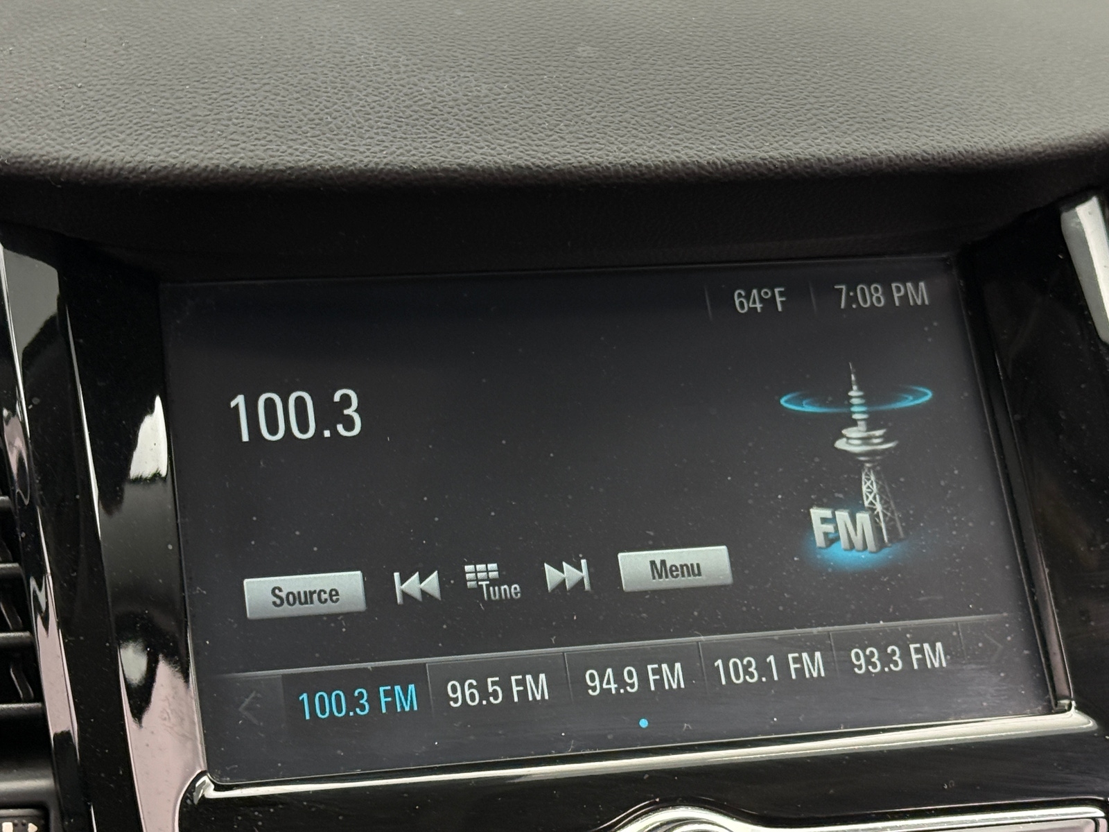 Thumbnail: 2017 Chevrolet Trax - 4