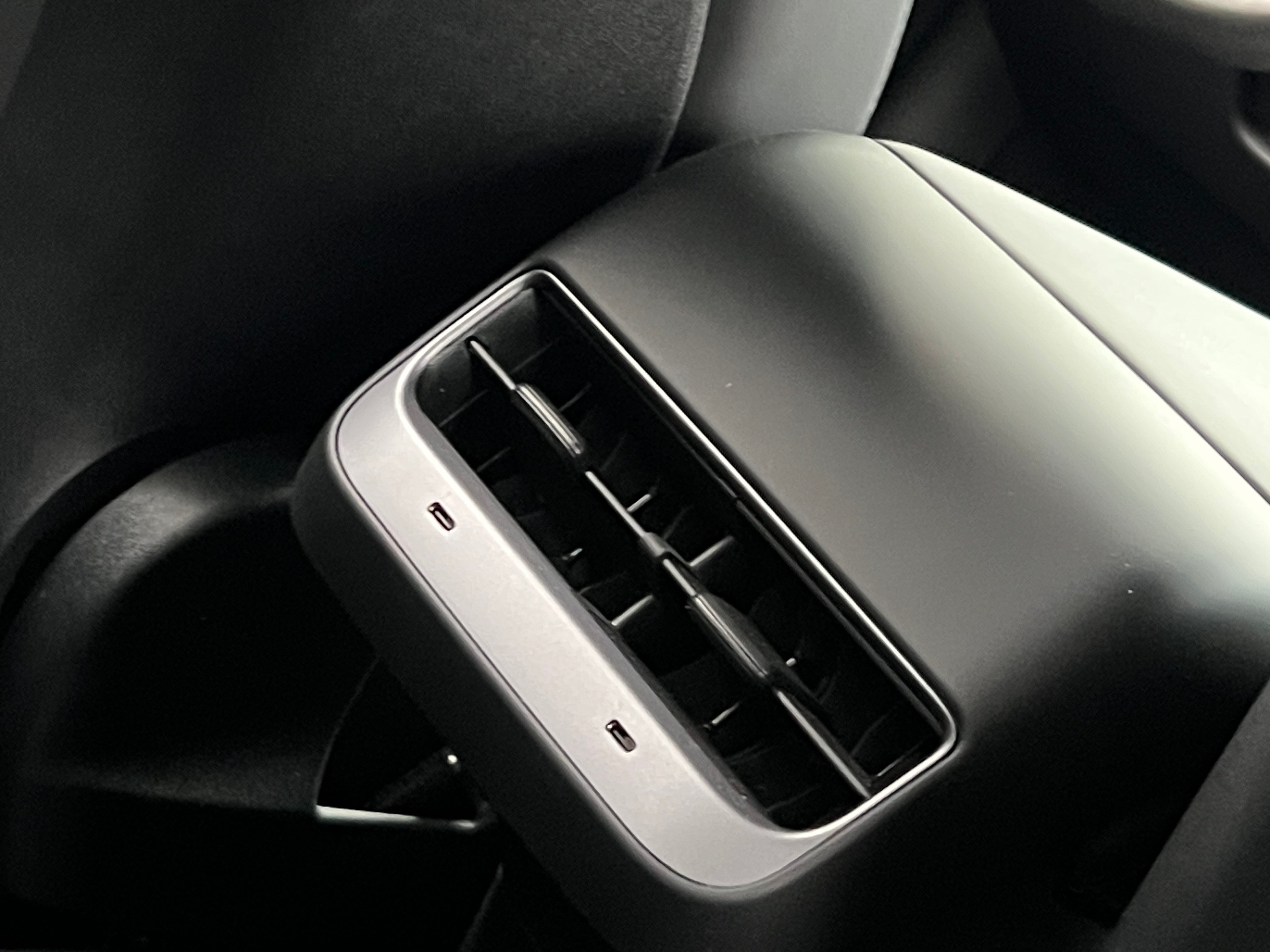 Used 2024 Tesla Model Y Long Range with VIN 7SAYGDEE0RA270161 for sale in Oak Creek, WI