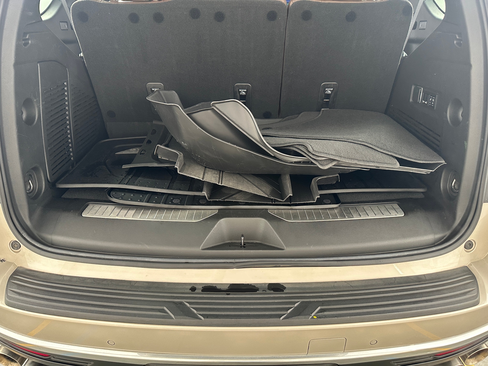 Thumbnail: 2023 Chevrolet Tahoe - 6