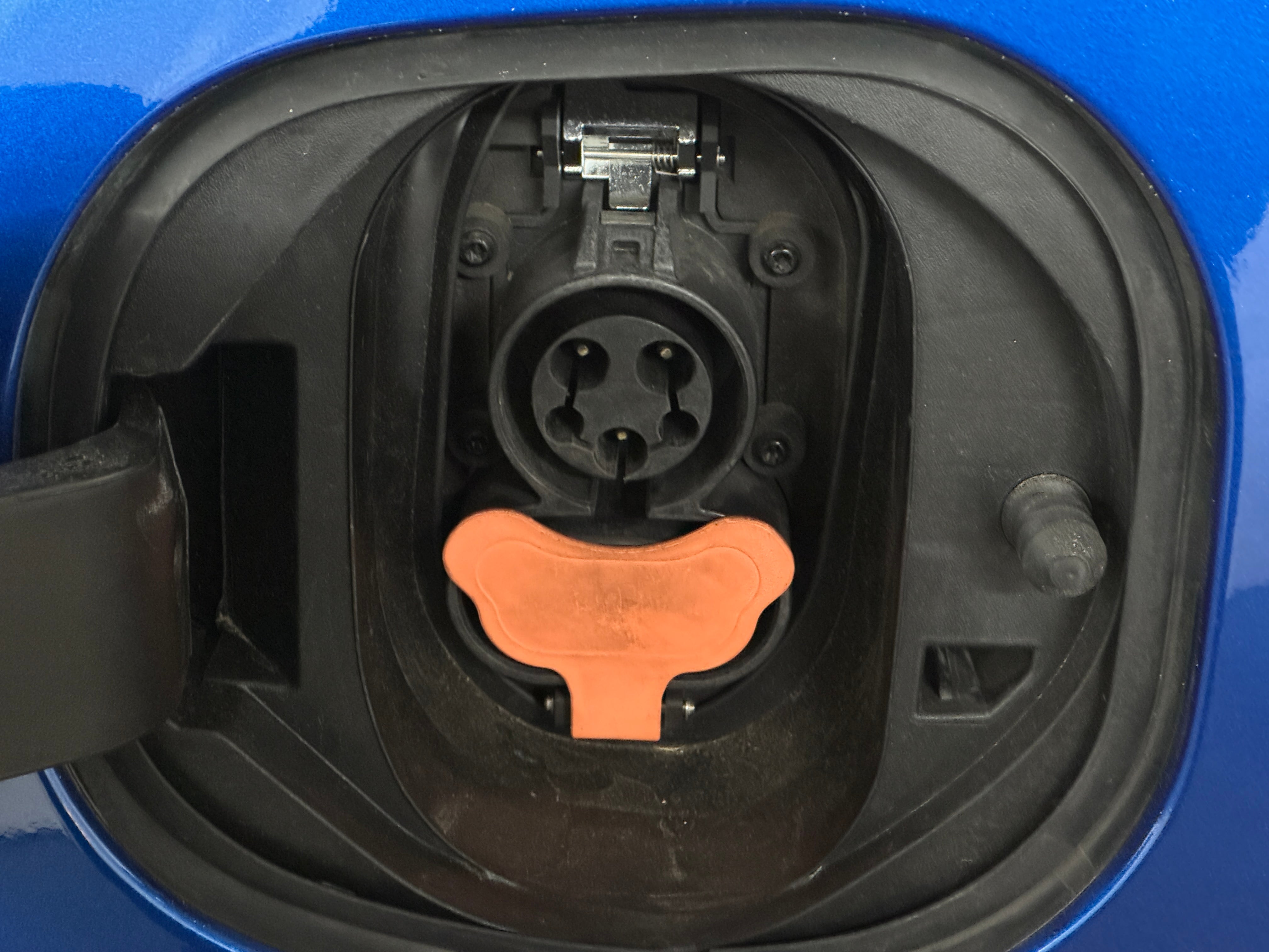 Used 2021 Chevrolet Bolt EV LT with VIN 1G1FY6S08M4101376 for sale in Oak Creek, WI